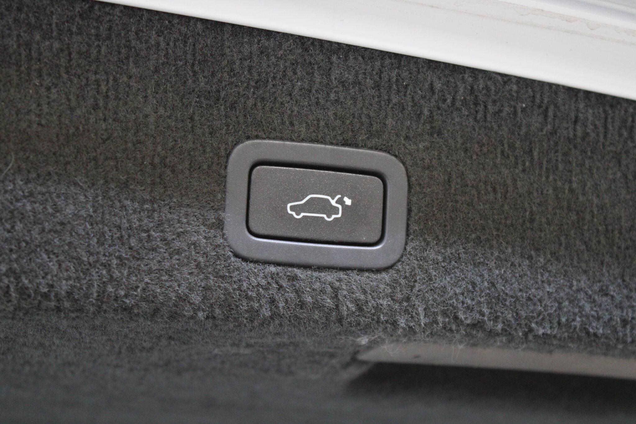 Volvo XC70 - Image 18