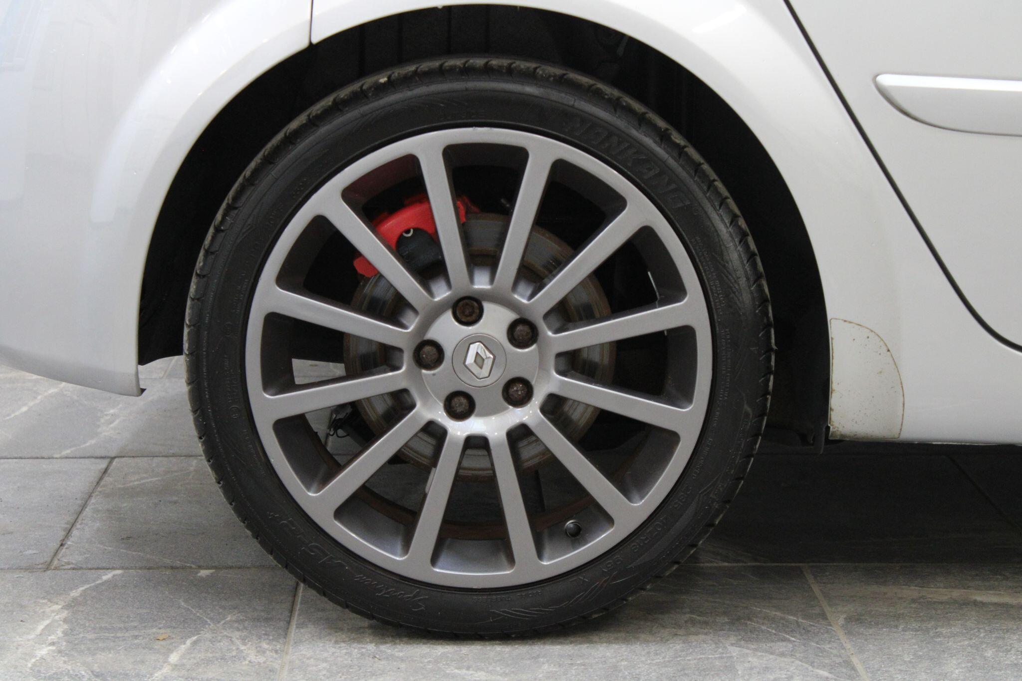 Renault Megane - Image 36