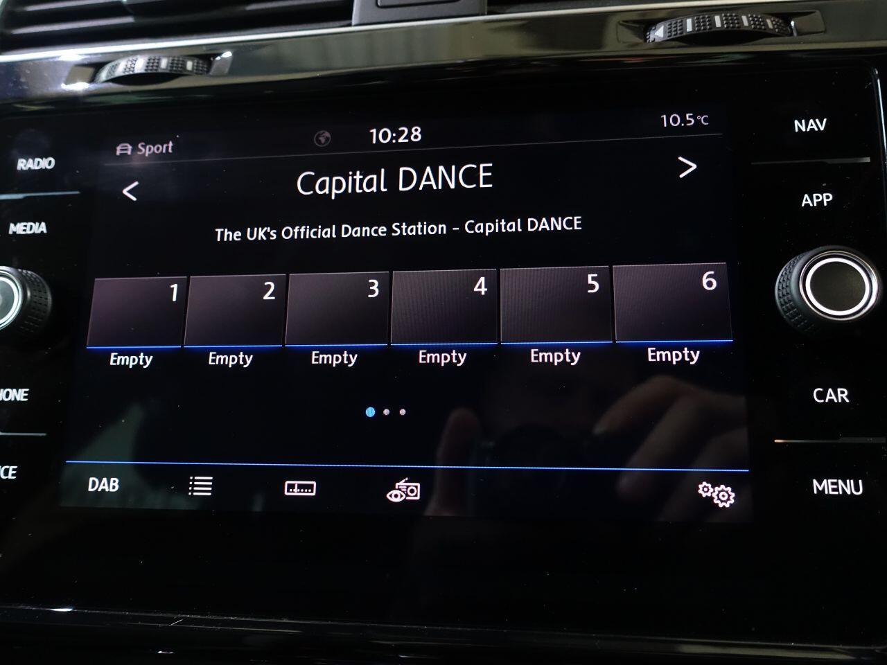 Volkswagen Golf - Image 28