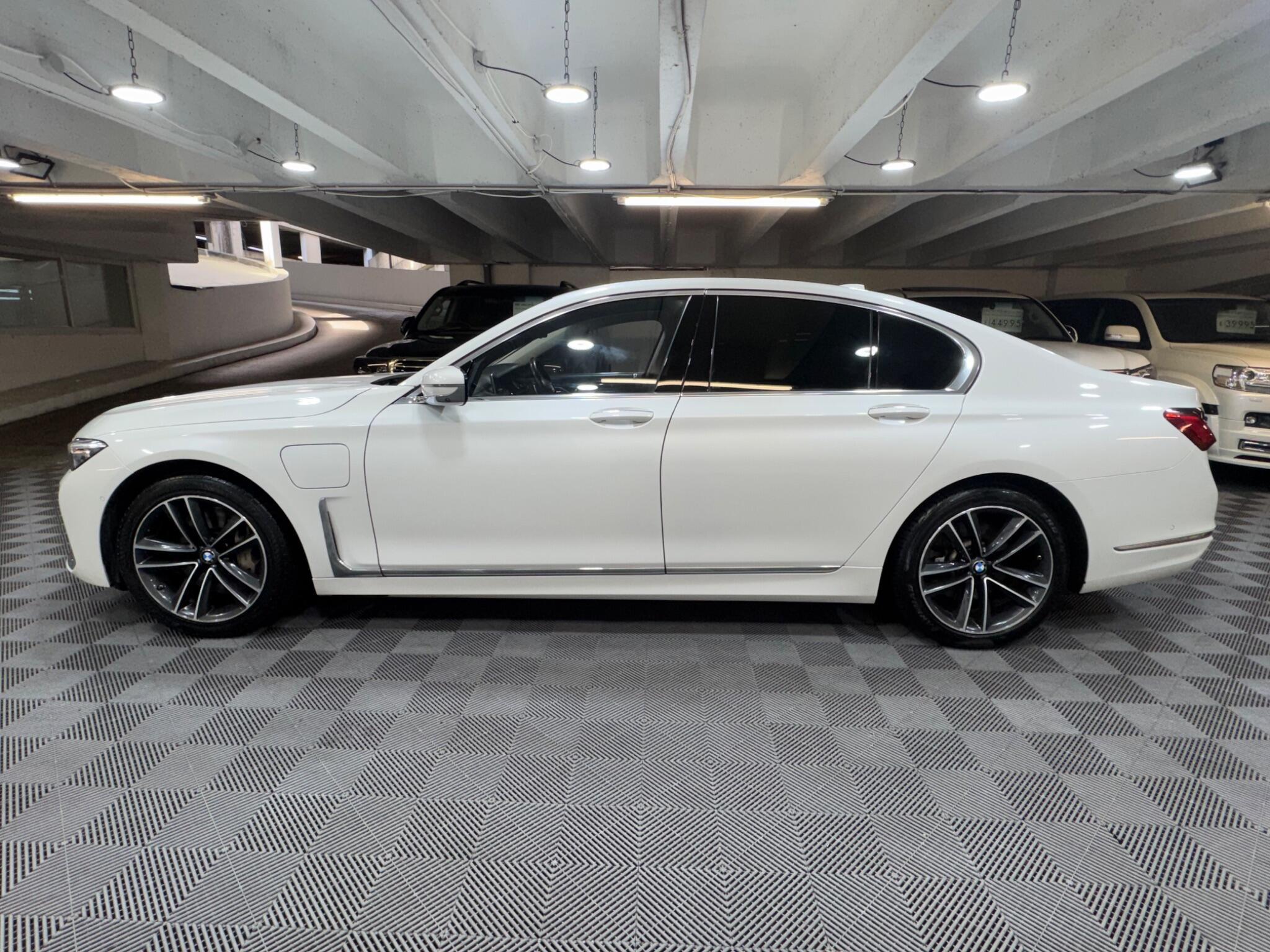BMW 7 Series - Image 2