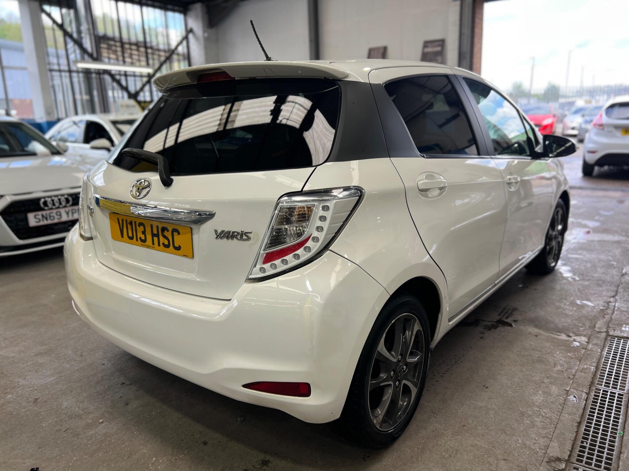 Toyota Yaris - Image 6