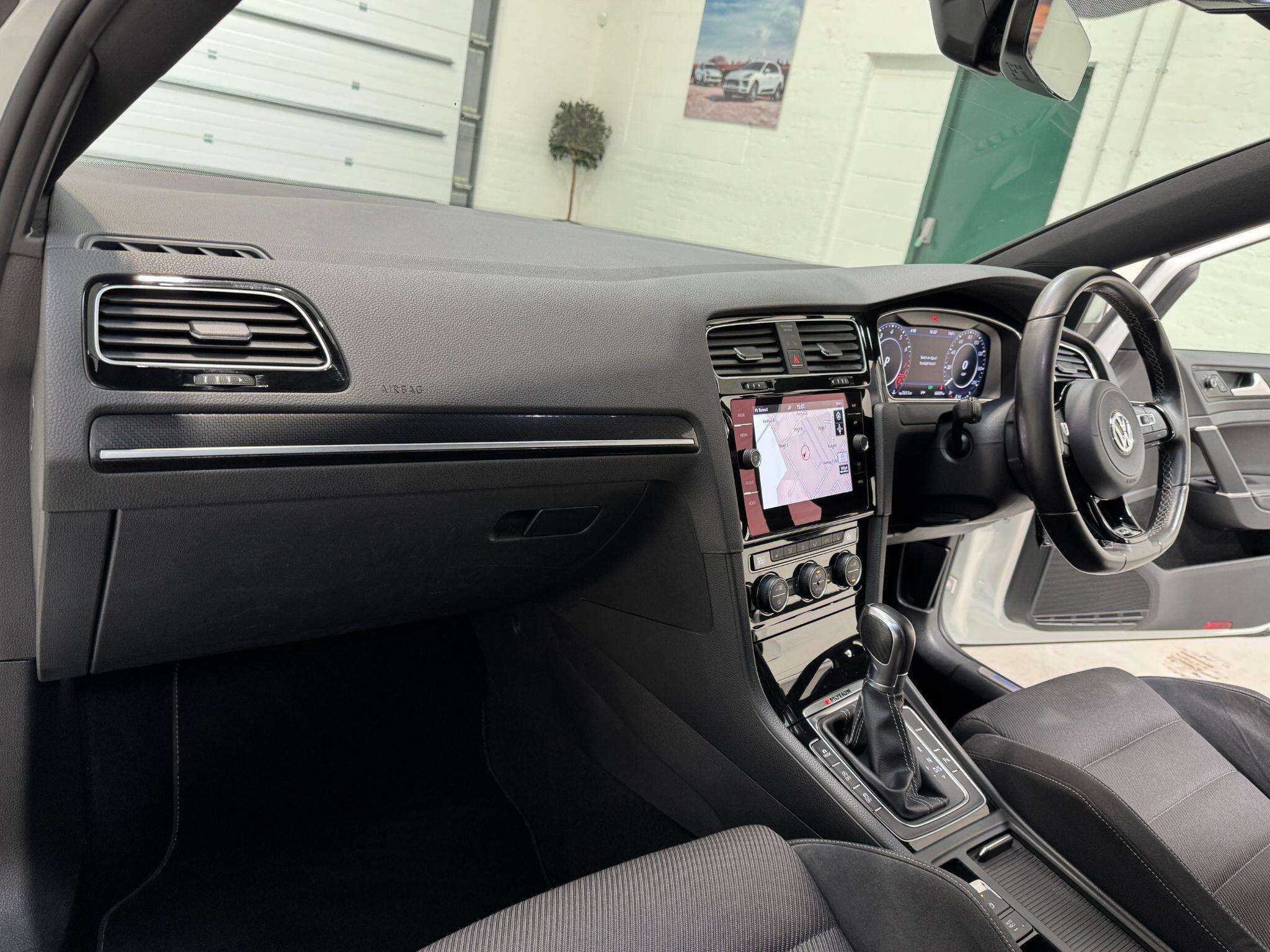 Volkswagen Golf - Image 20