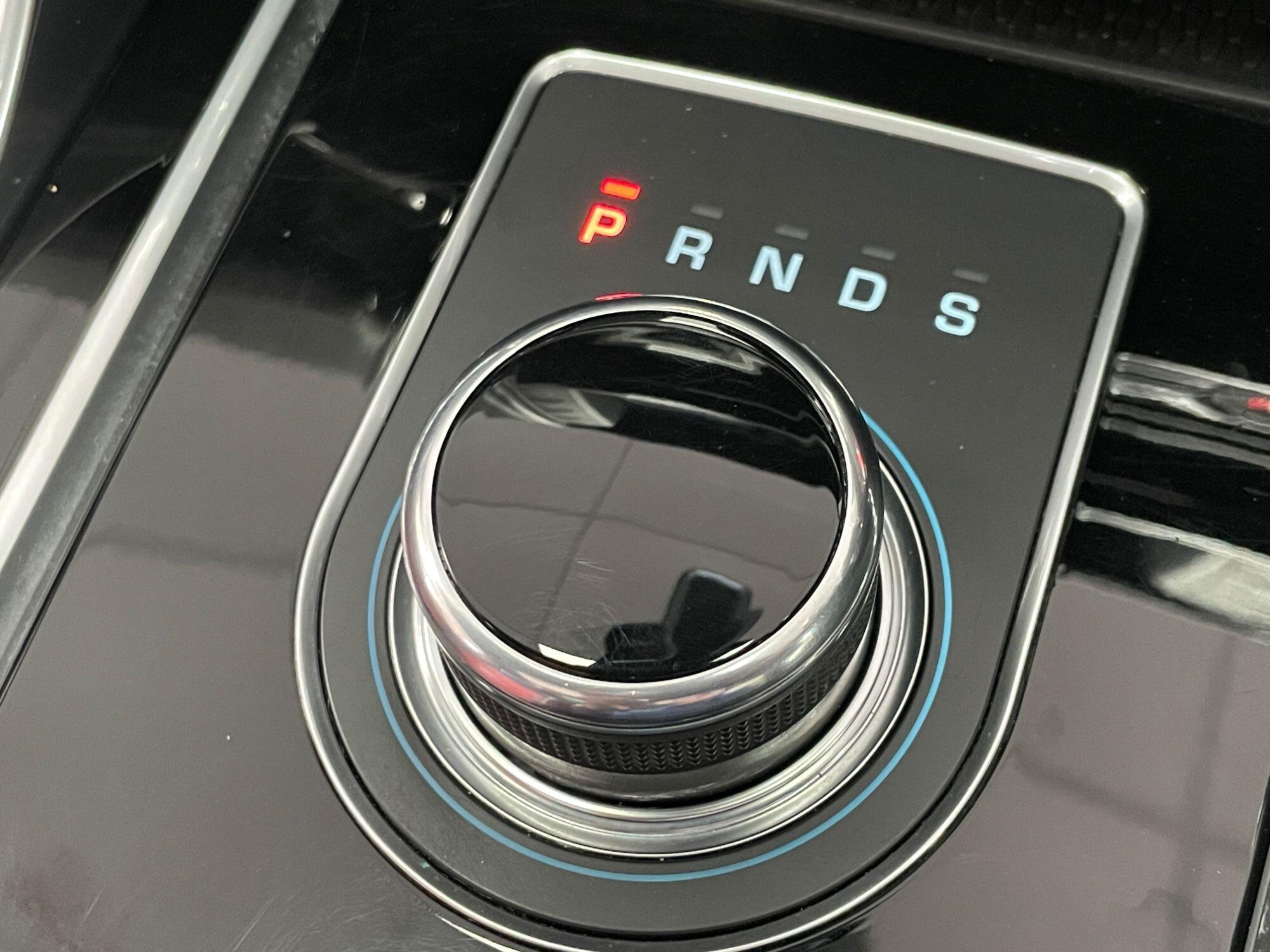Jaguar XE - Image 43