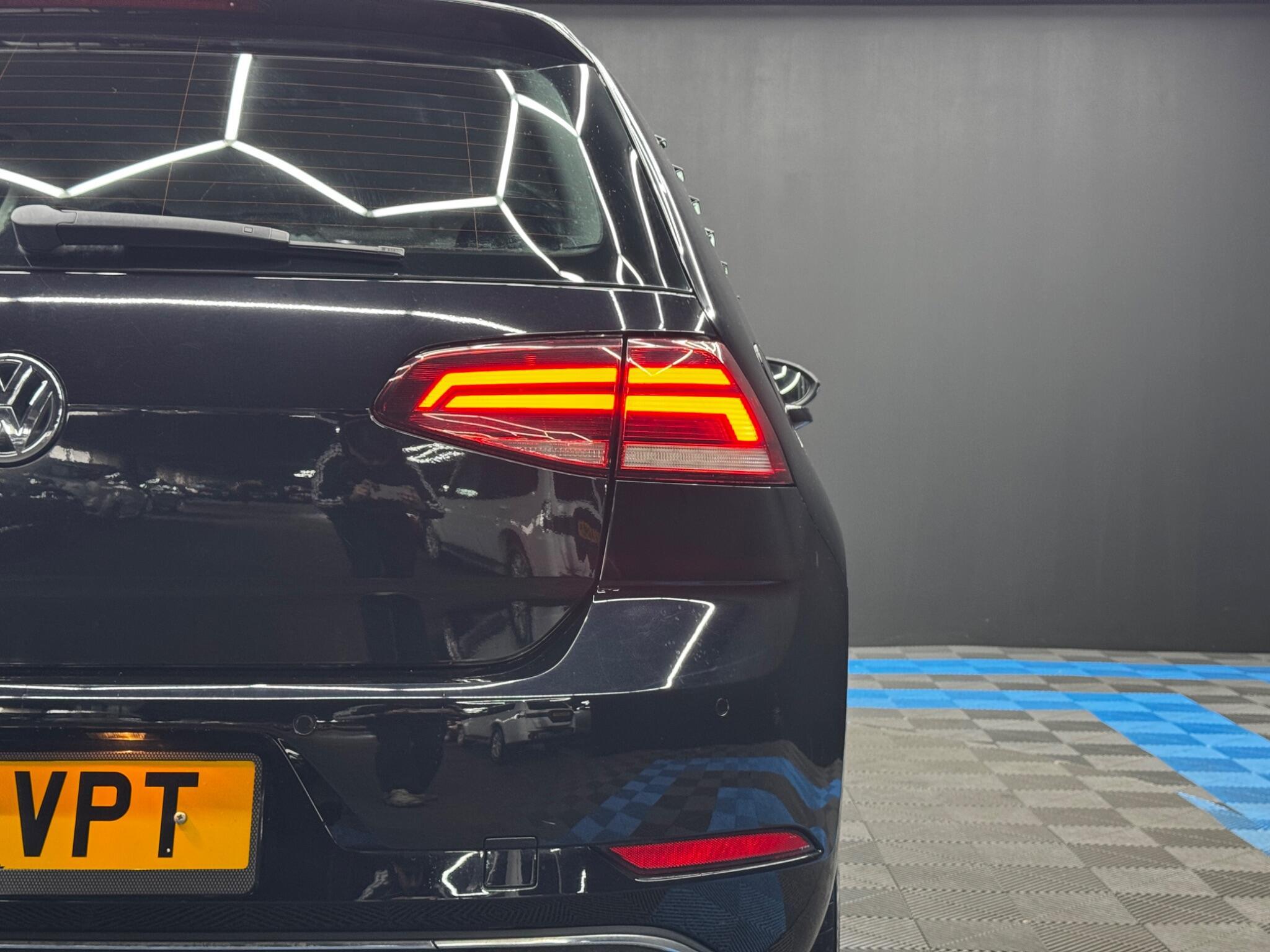 Volkswagen Golf - Image 40