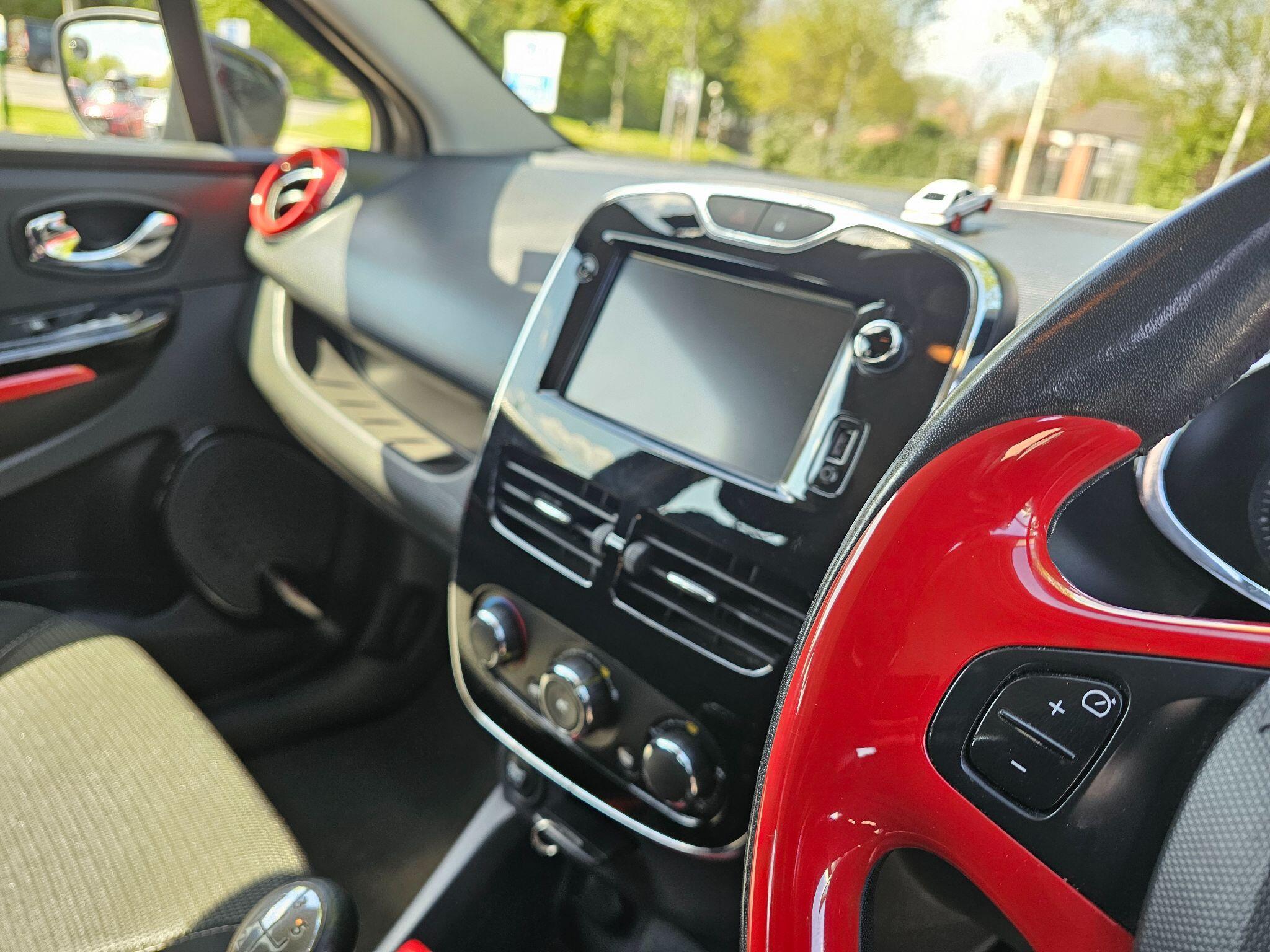 Renault Clio - Image 23