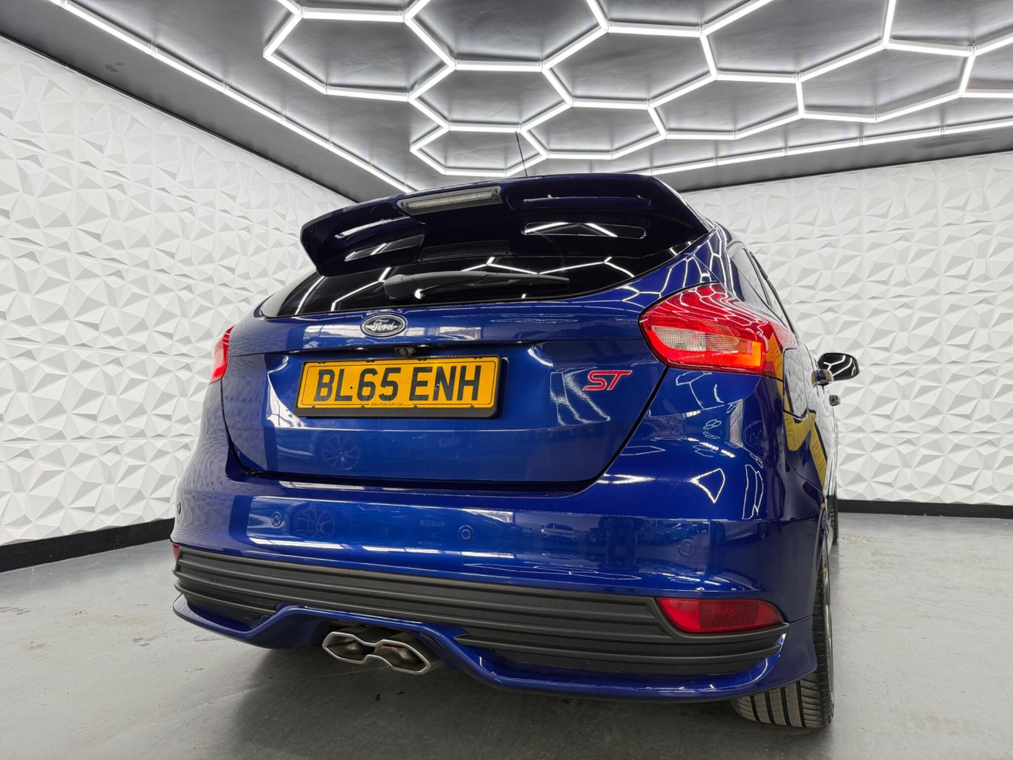 Ford Focus - Image 18