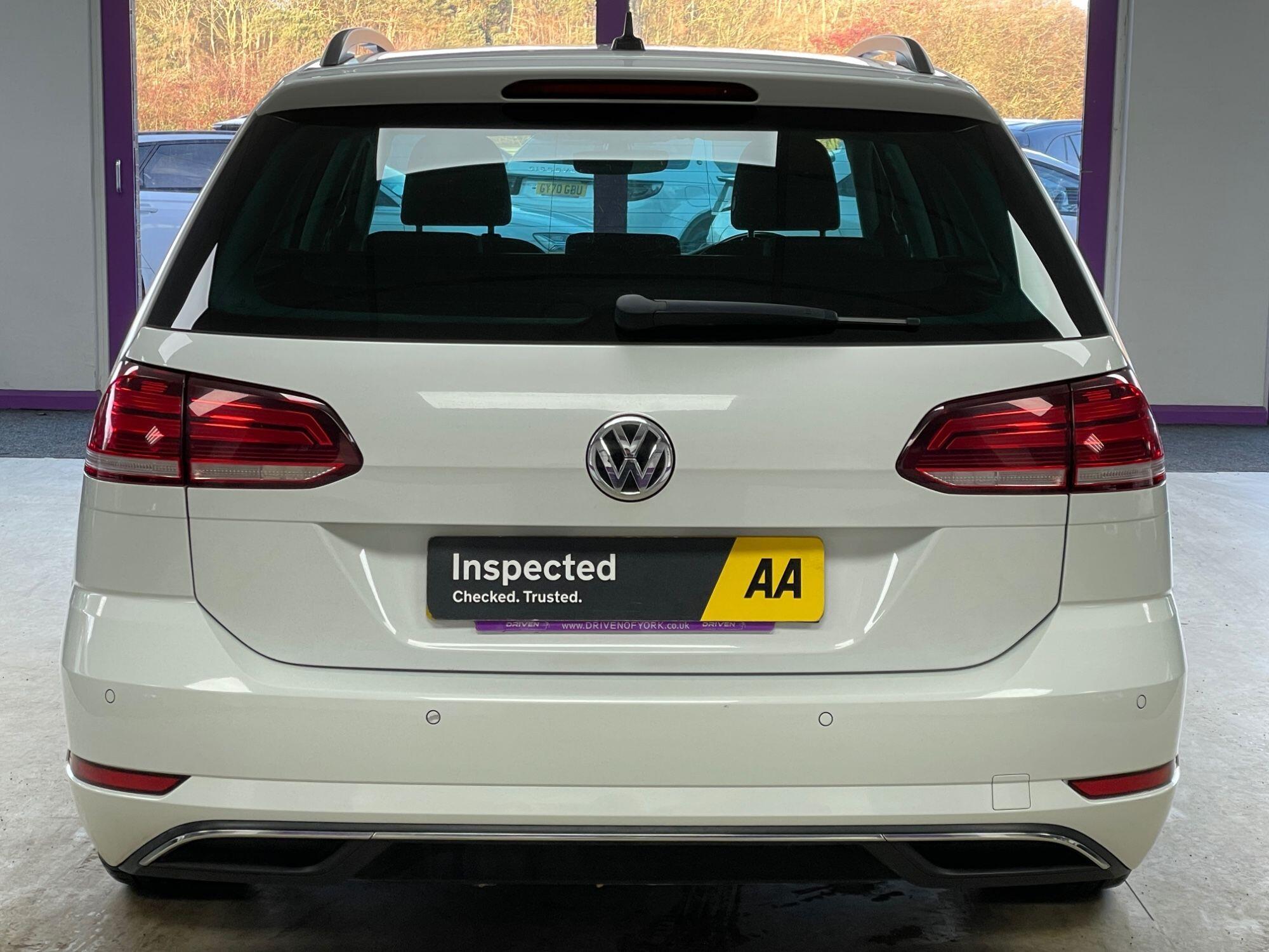 Volkswagen Golf - Image 10