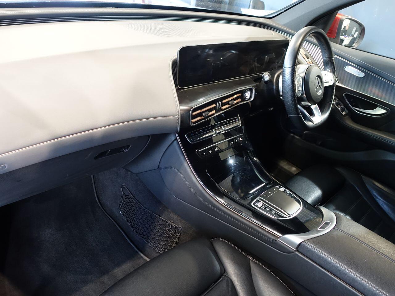 Mercedes Eqc - Image 11