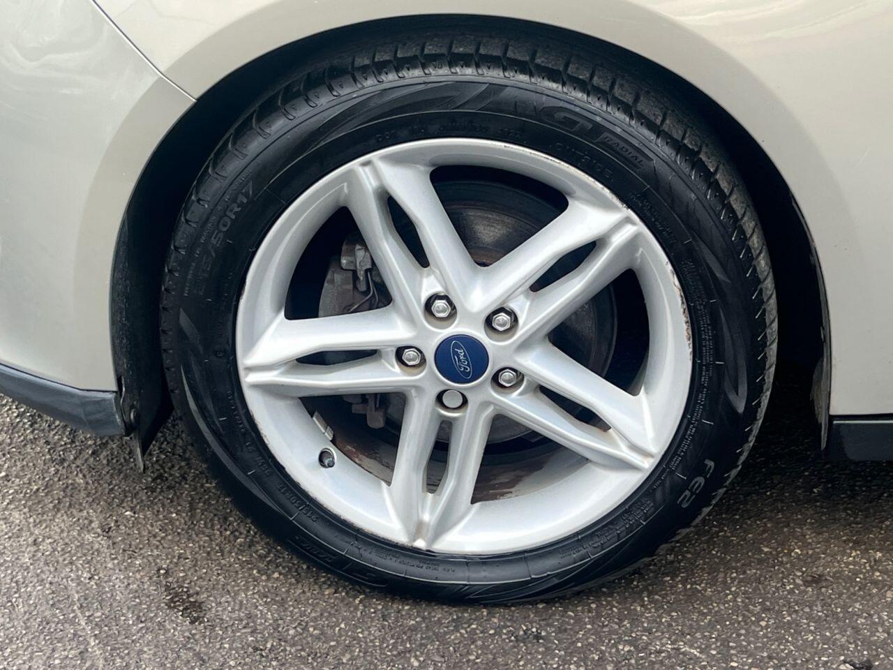 Ford Focus - Image 15