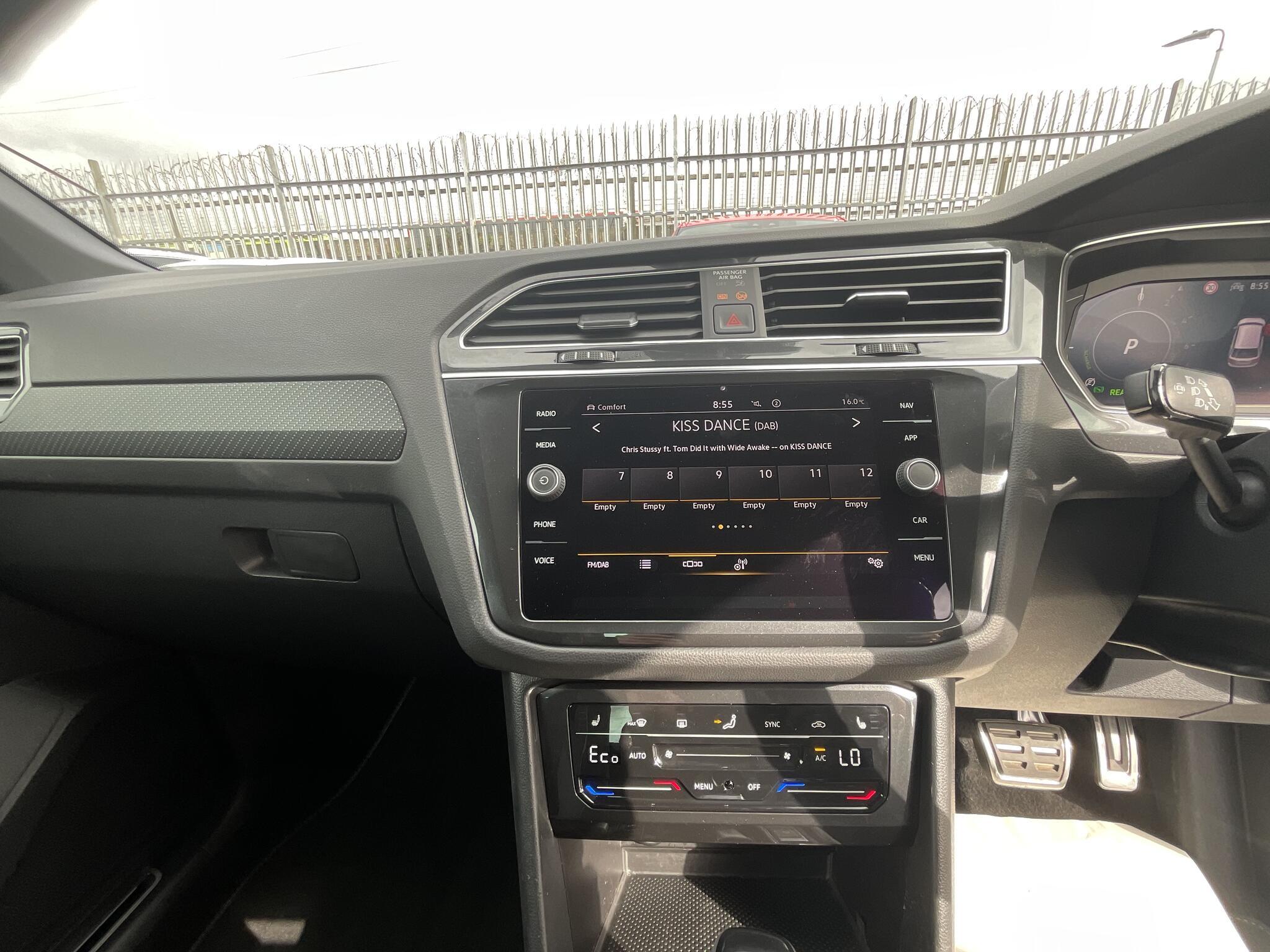 Volkswagen Tiguan - Image 17