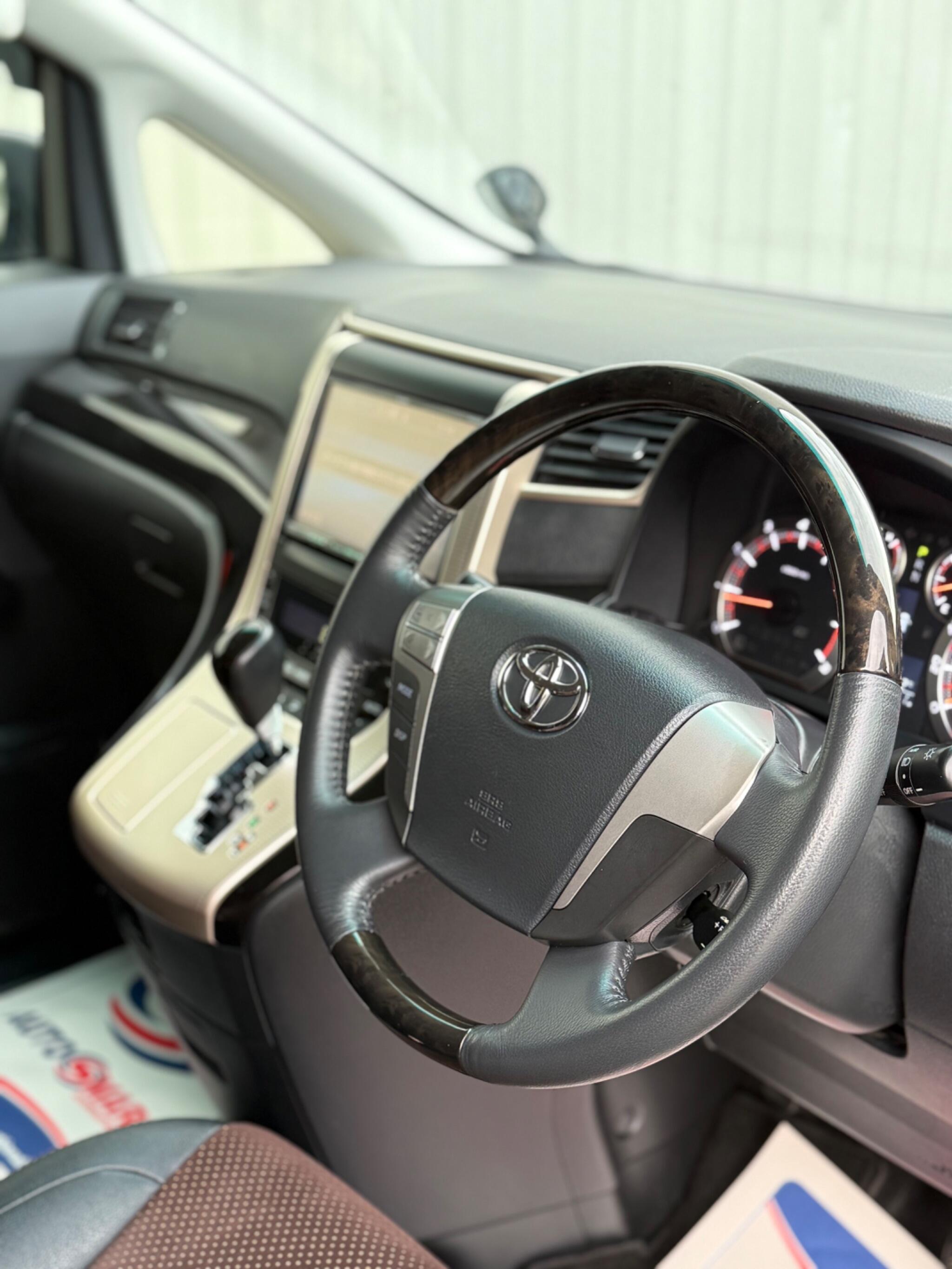 Toyota Alphard - Image 22