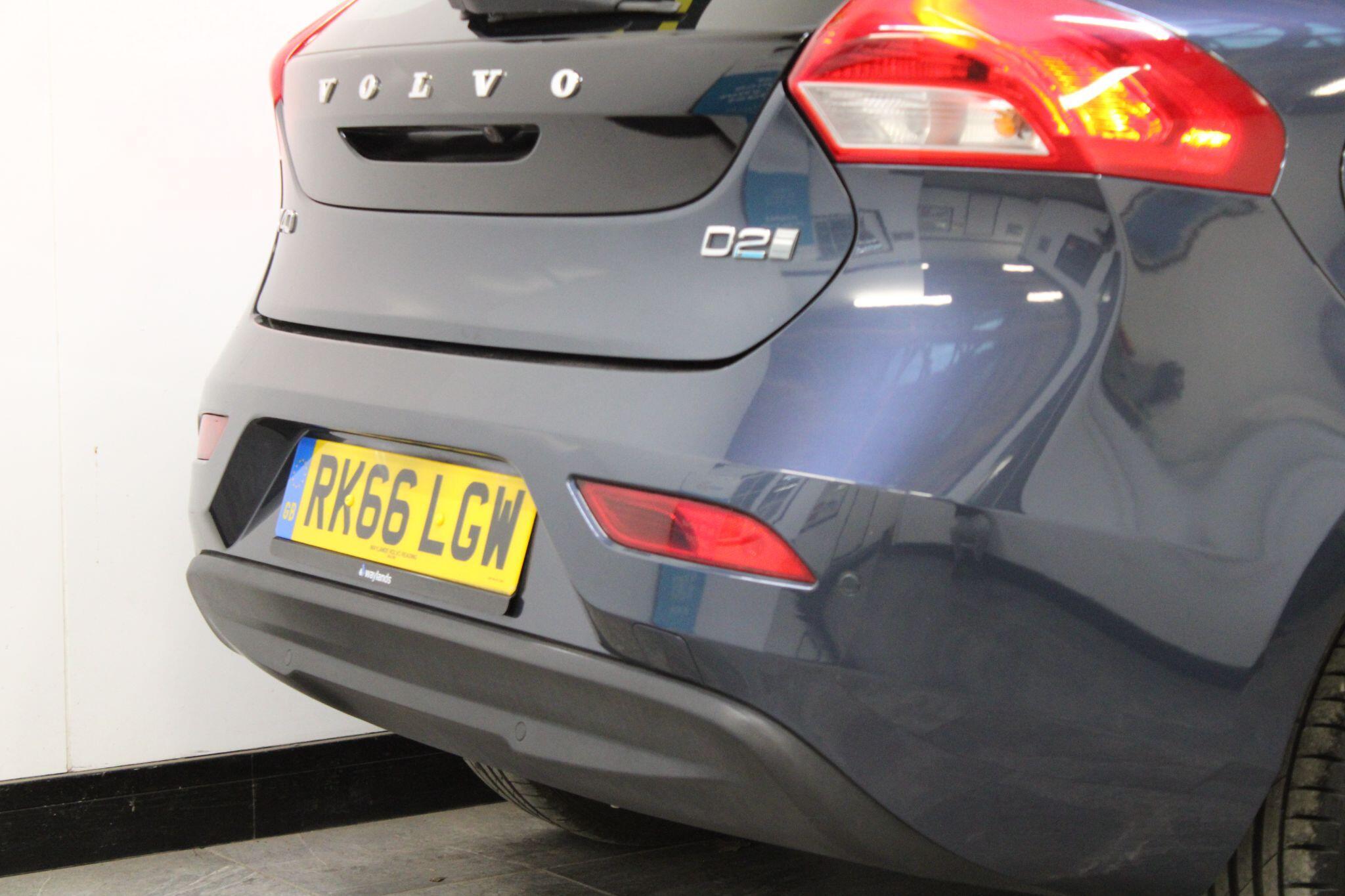 Volvo V40 - Image 10