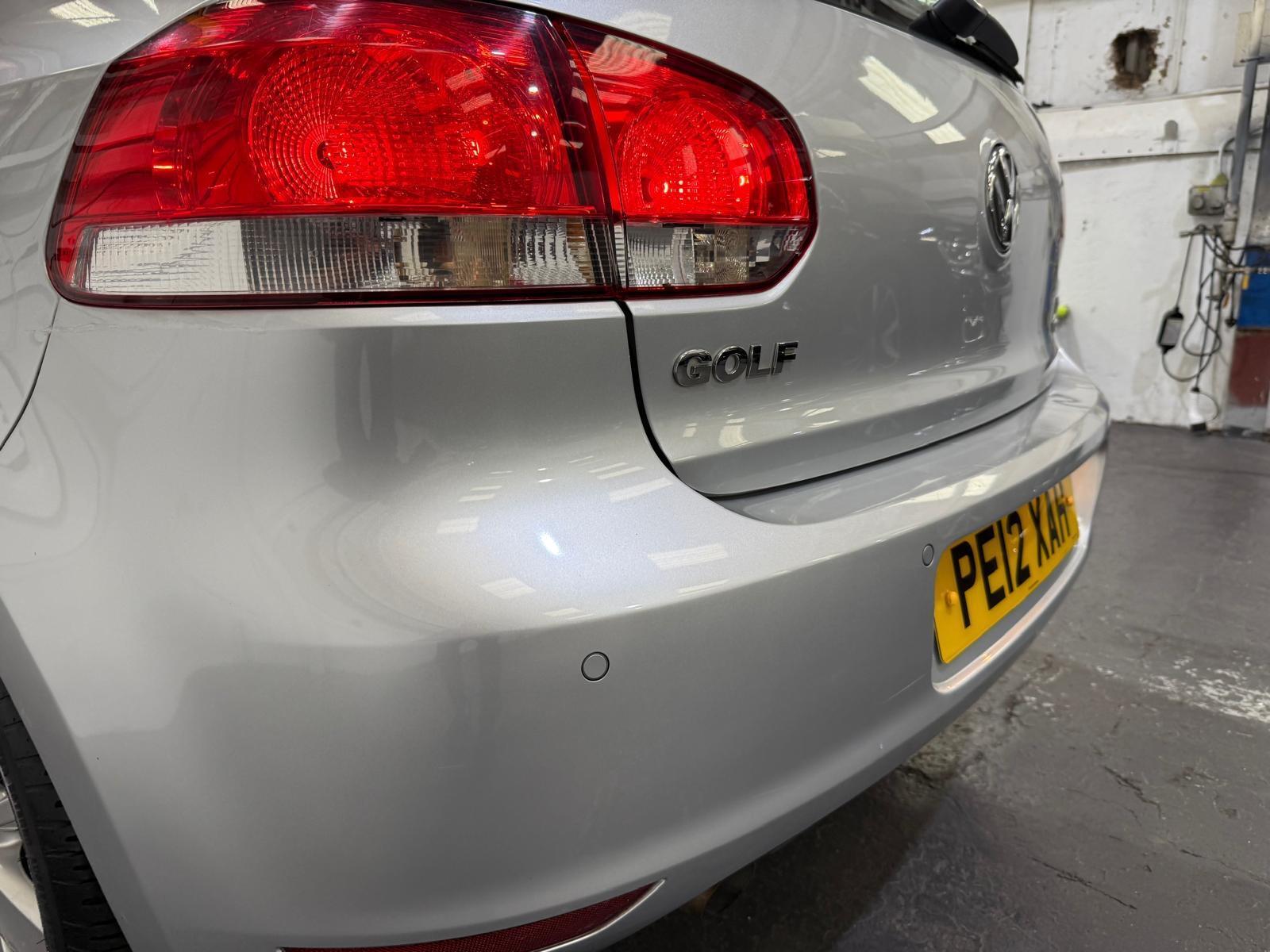 Volkswagen Golf - Image 11