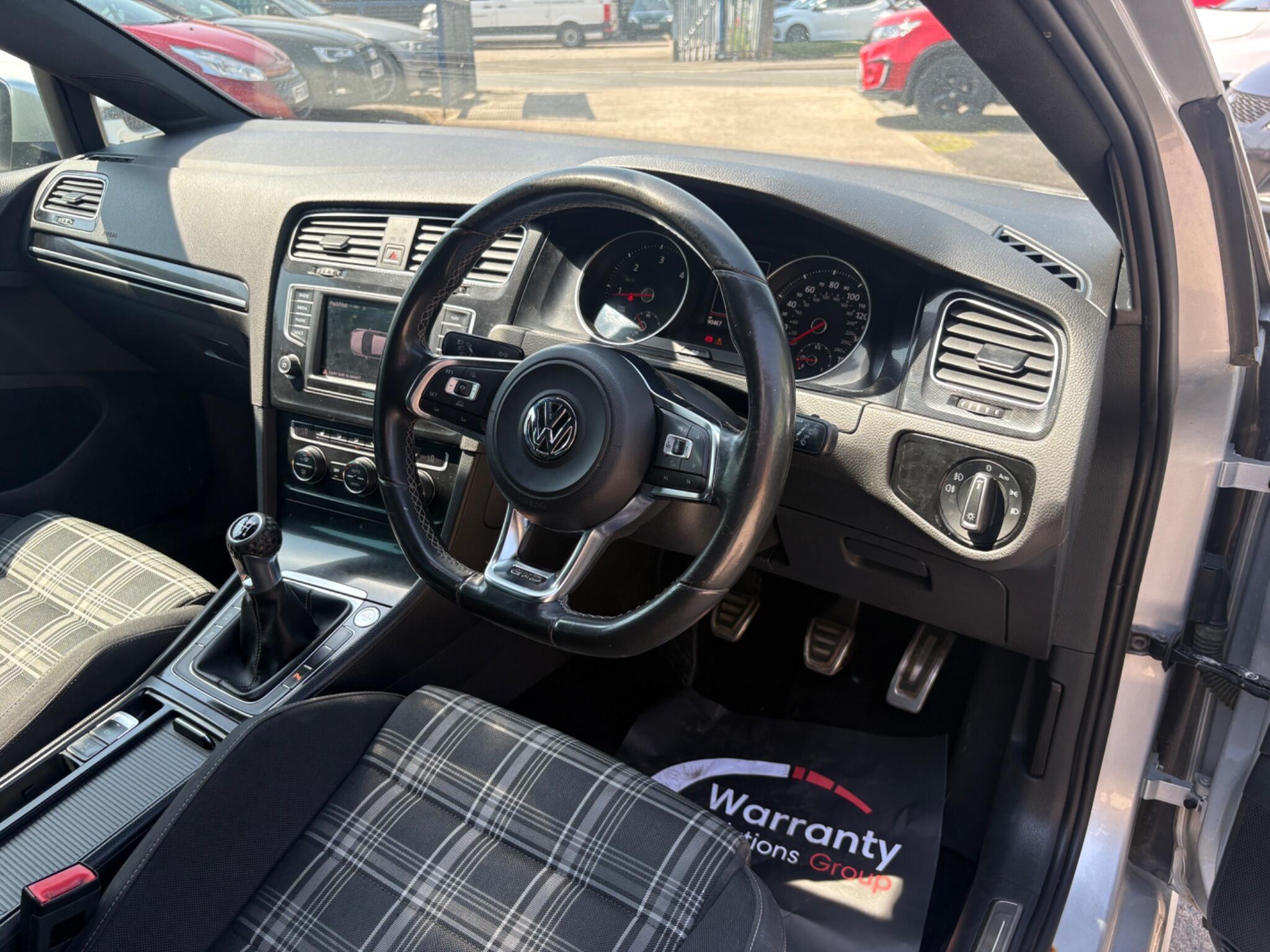 Volkswagen Golf - Image 12
