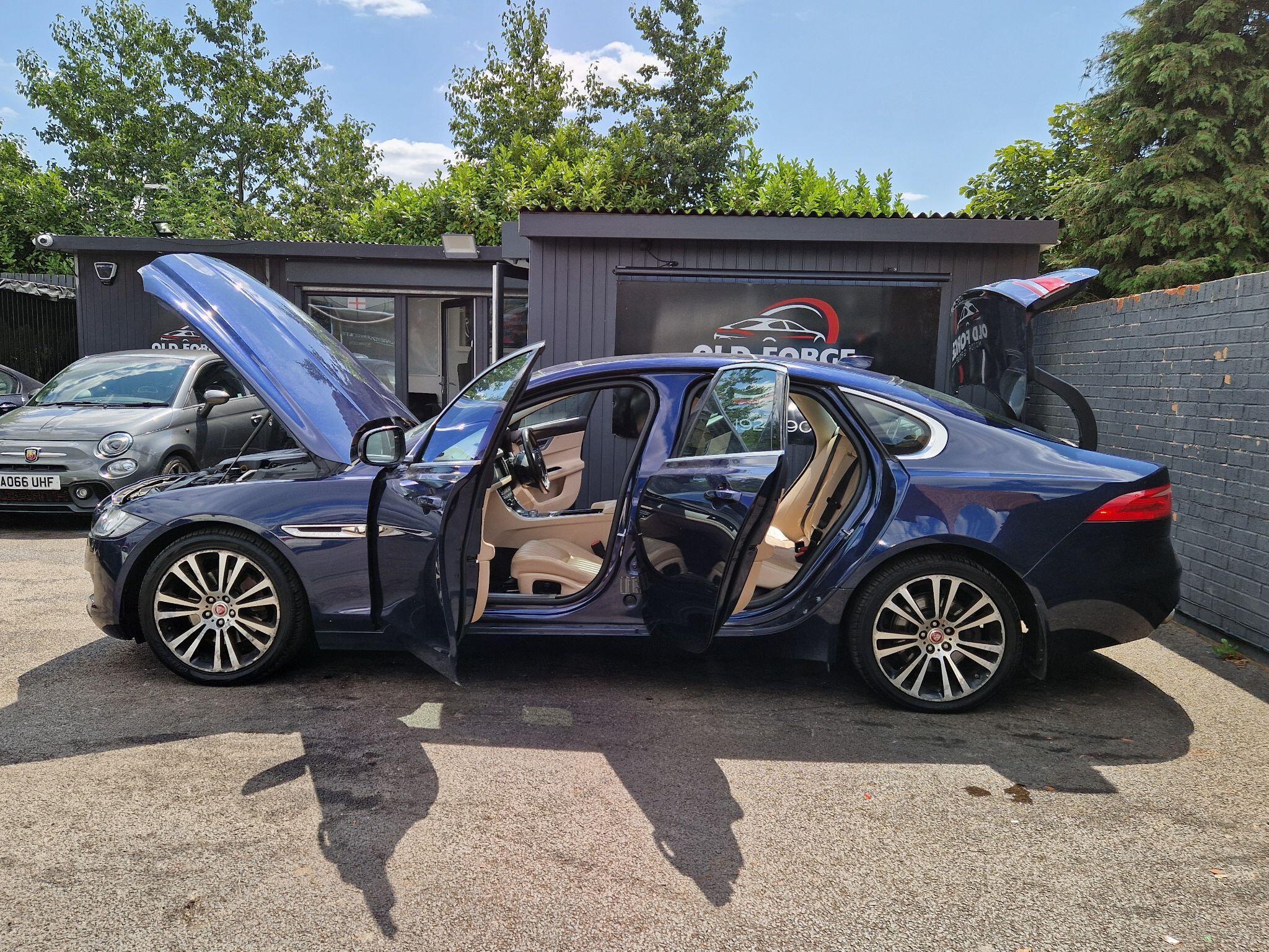 Jaguar XF - Image 14