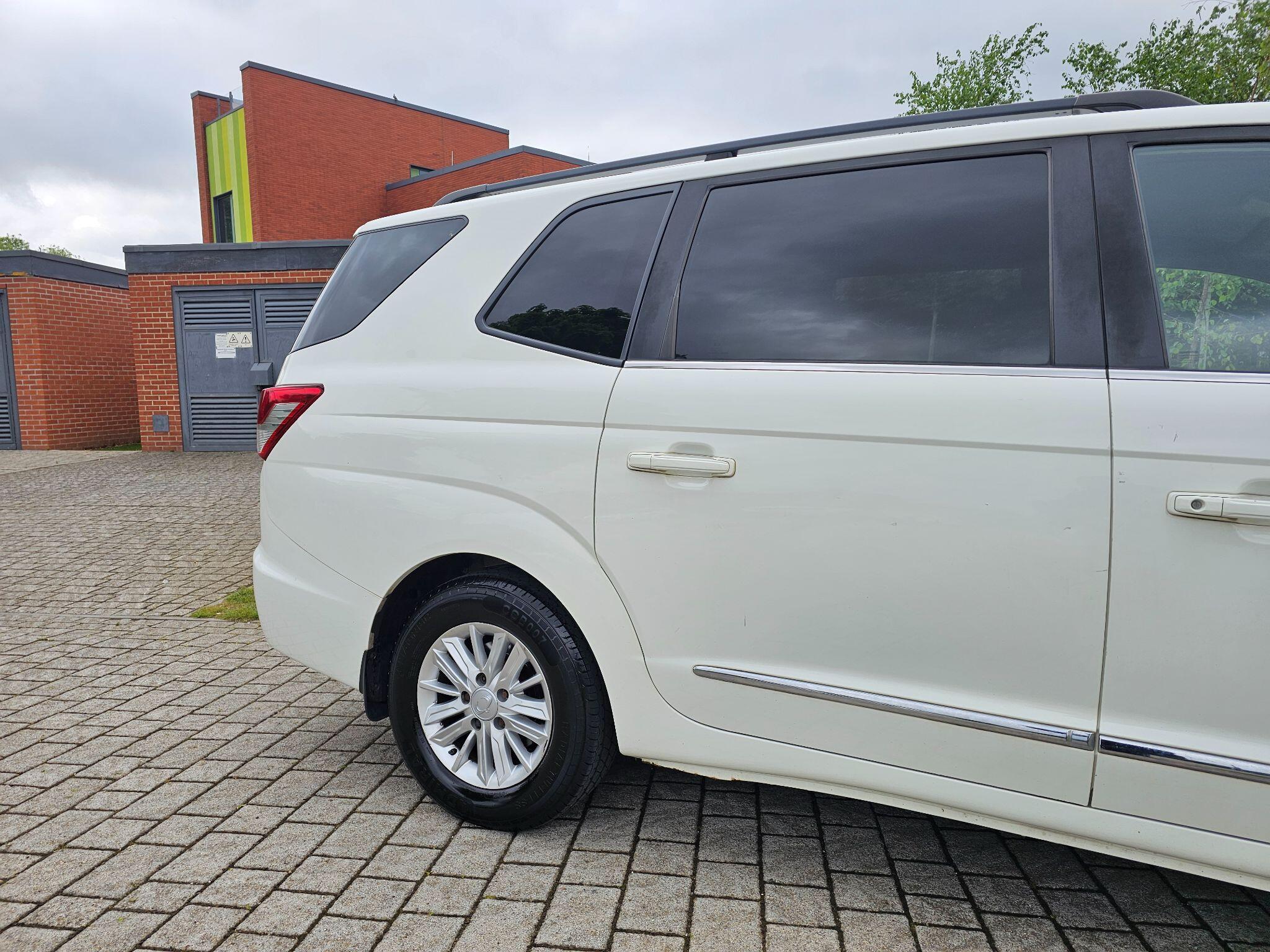 Ssangyong Turismo - Image 4