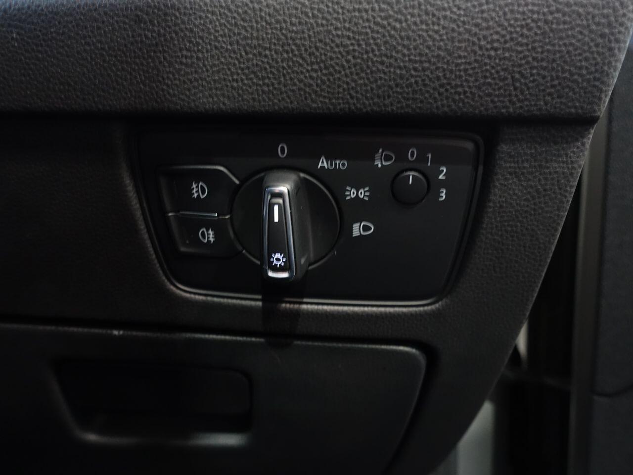 Volkswagen Passat - Image 27