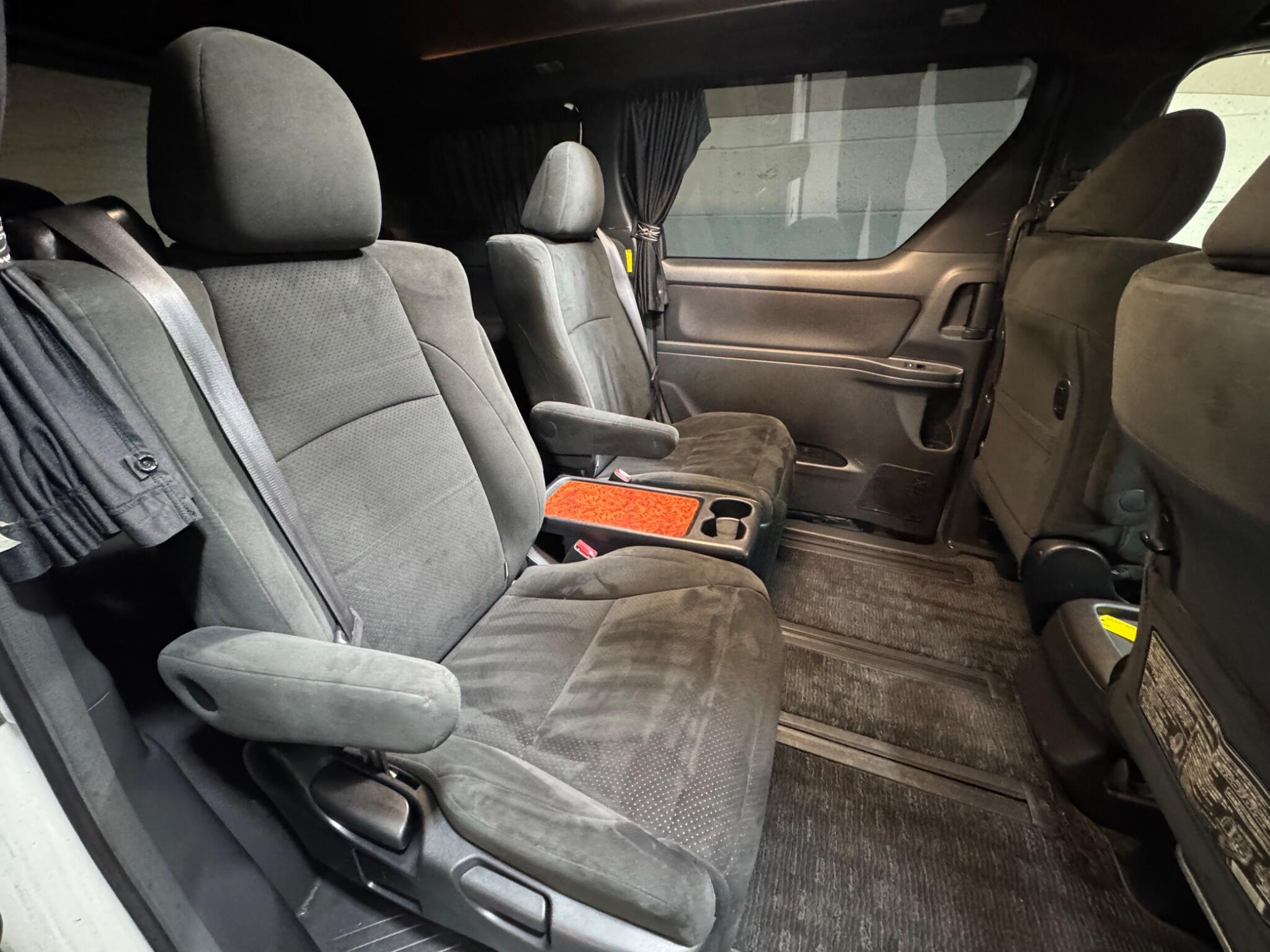 Toyota Alphard - Image 12