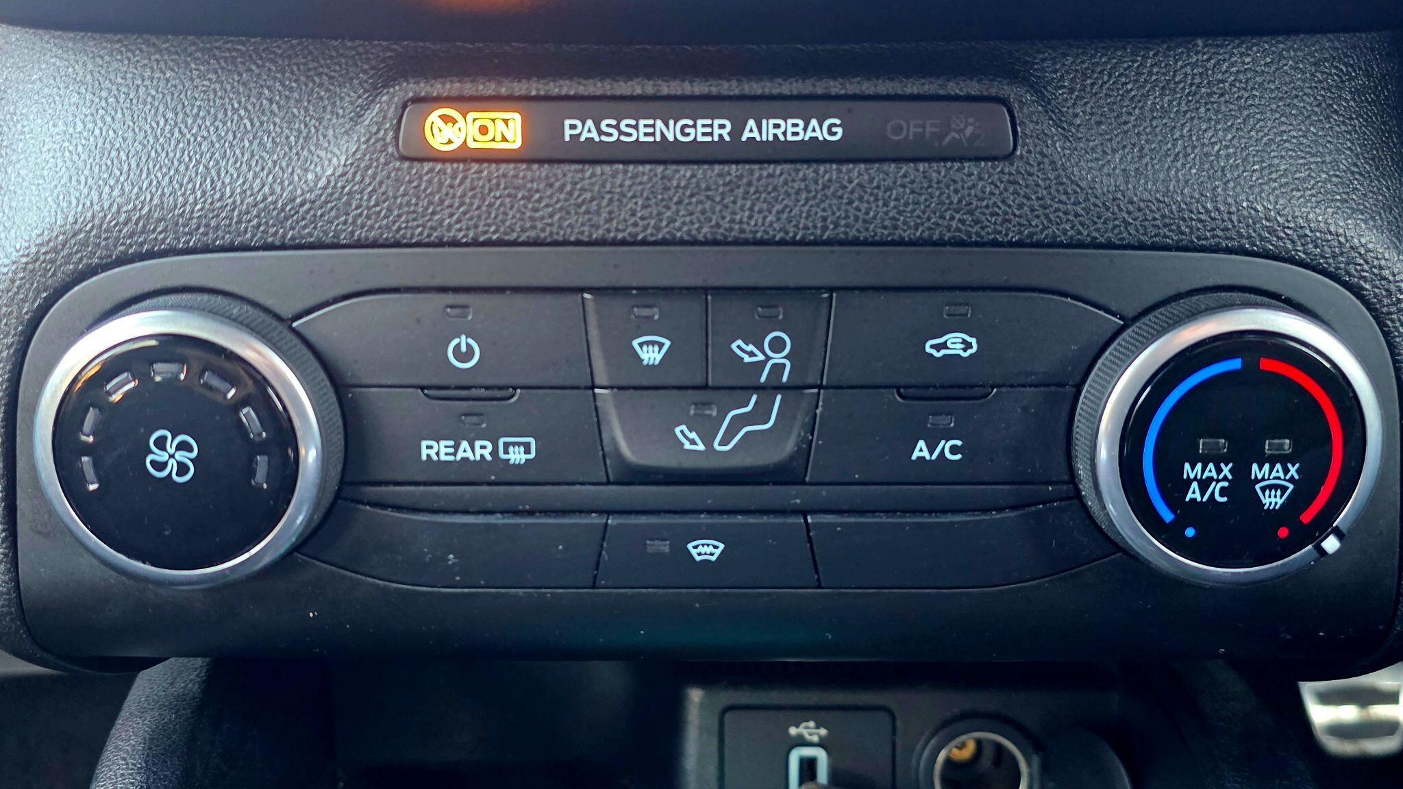 Ford Focus - Image 29