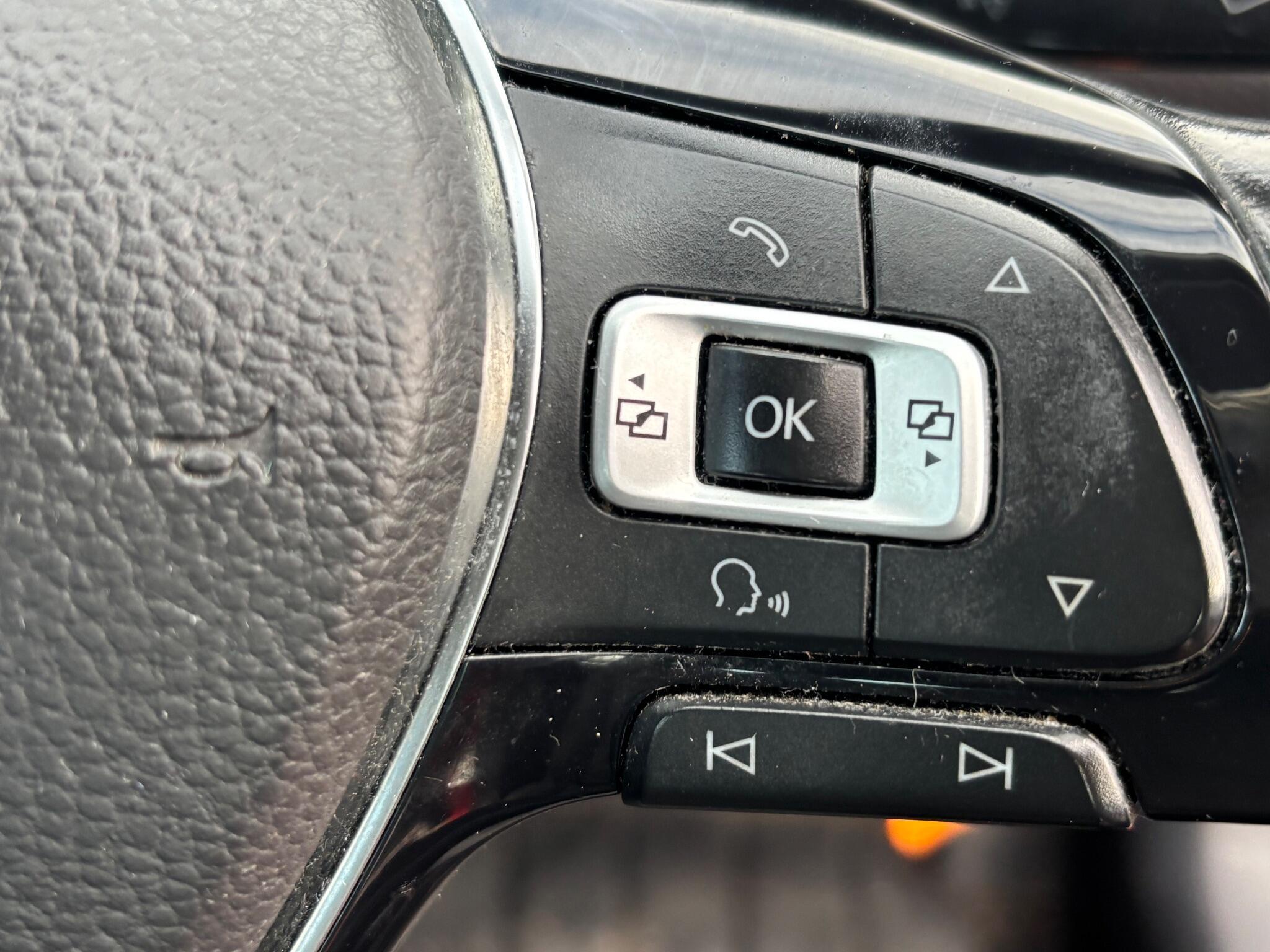 Volkswagen Golf - Image 18