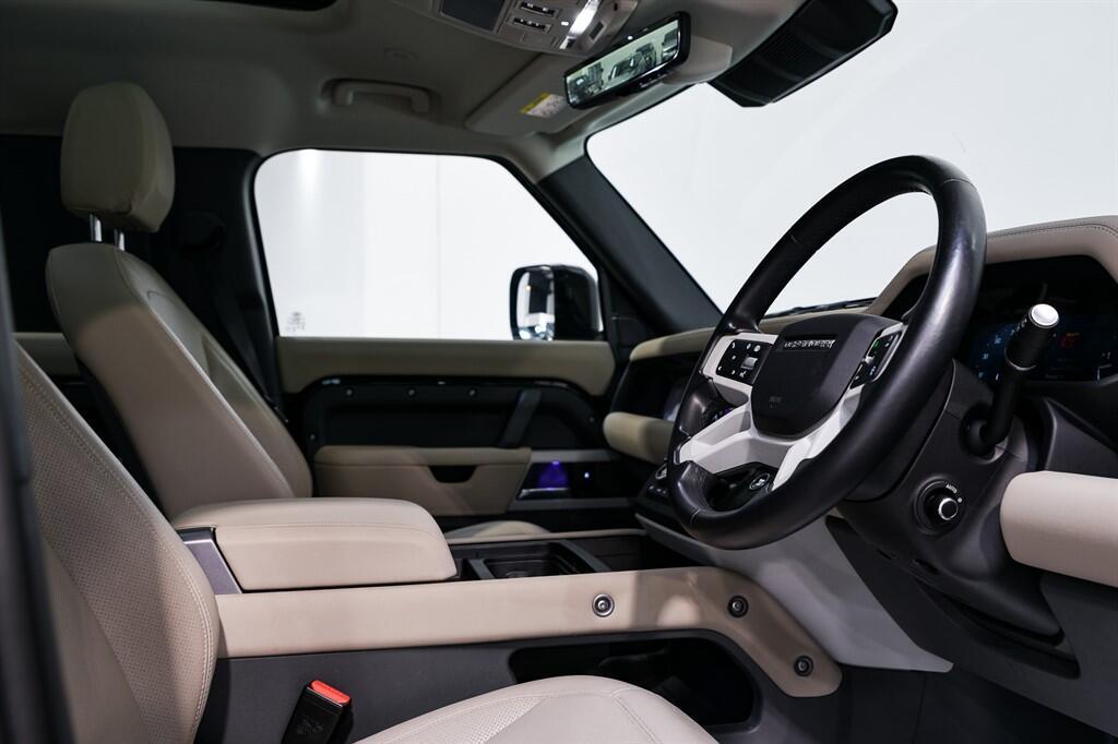 Land Rover Defender 110 - Image 7