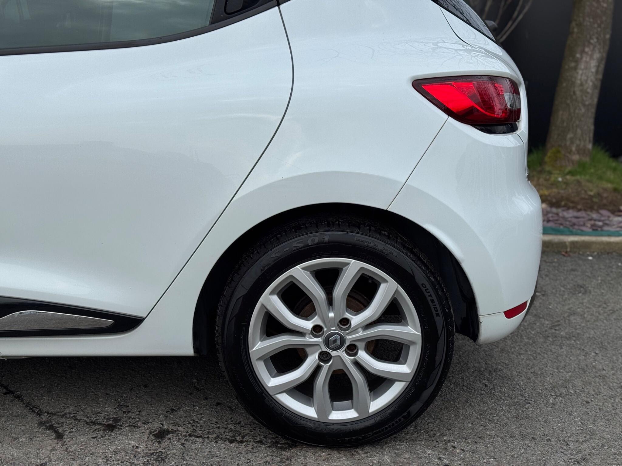 Renault Clio - Image 21