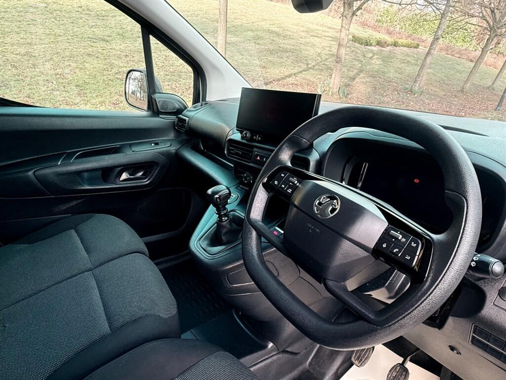 Vauxhall Combo - Image 10
