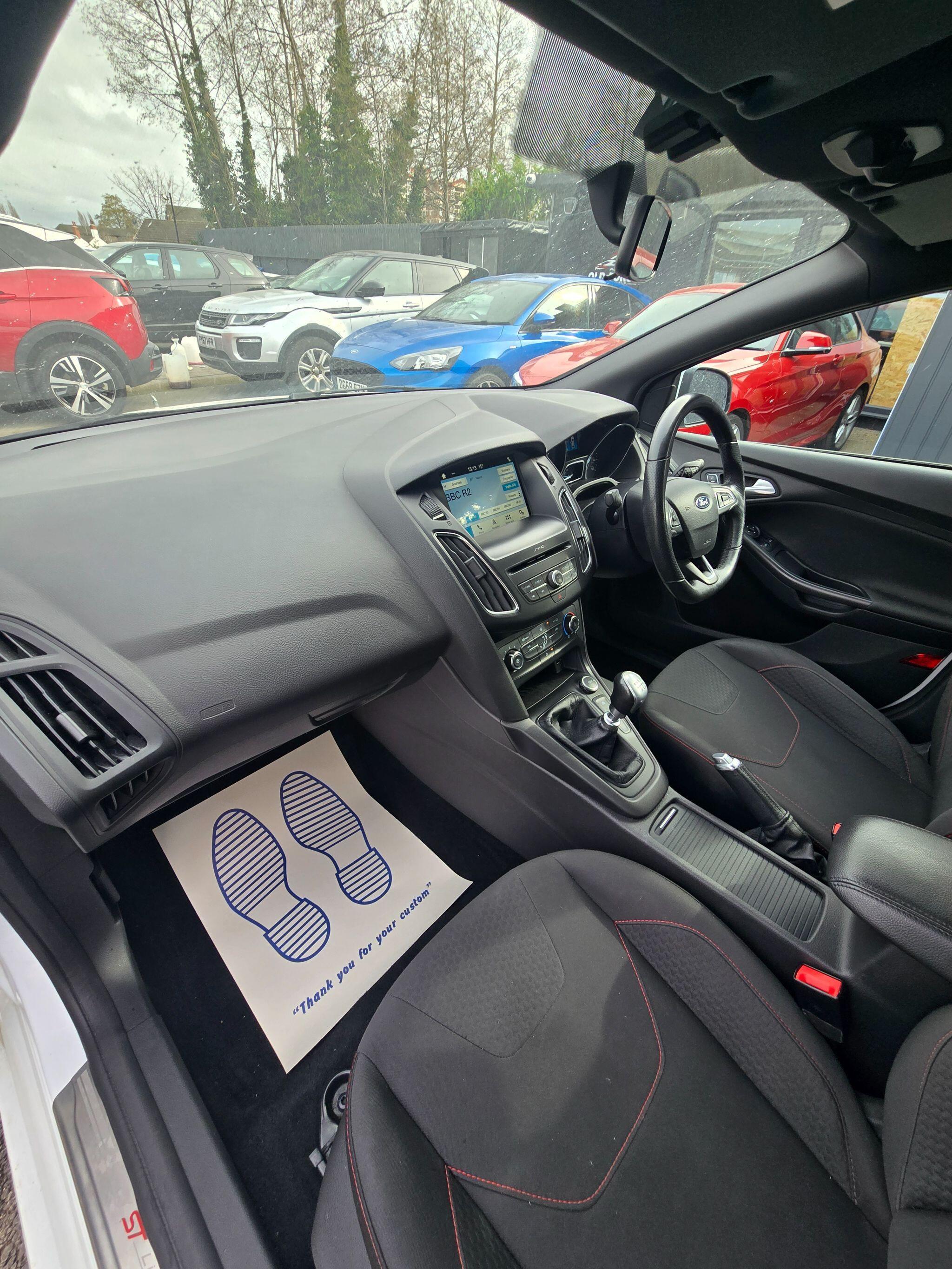 Ford Focus - Image 49