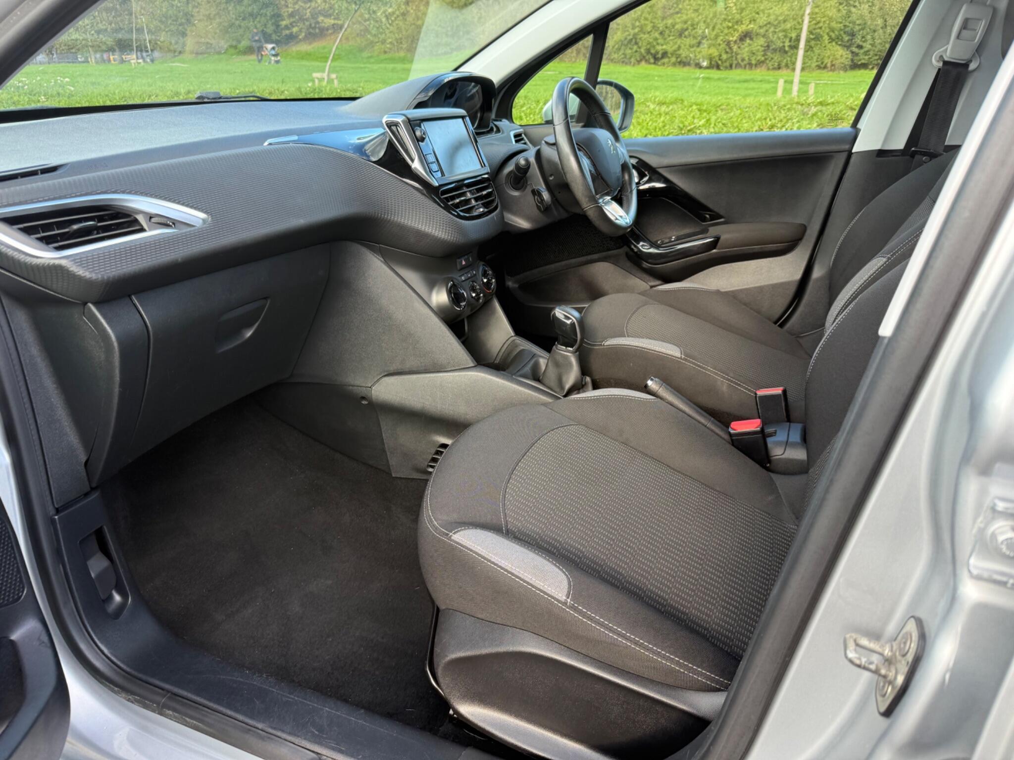 Peugeot 208 - Image 10