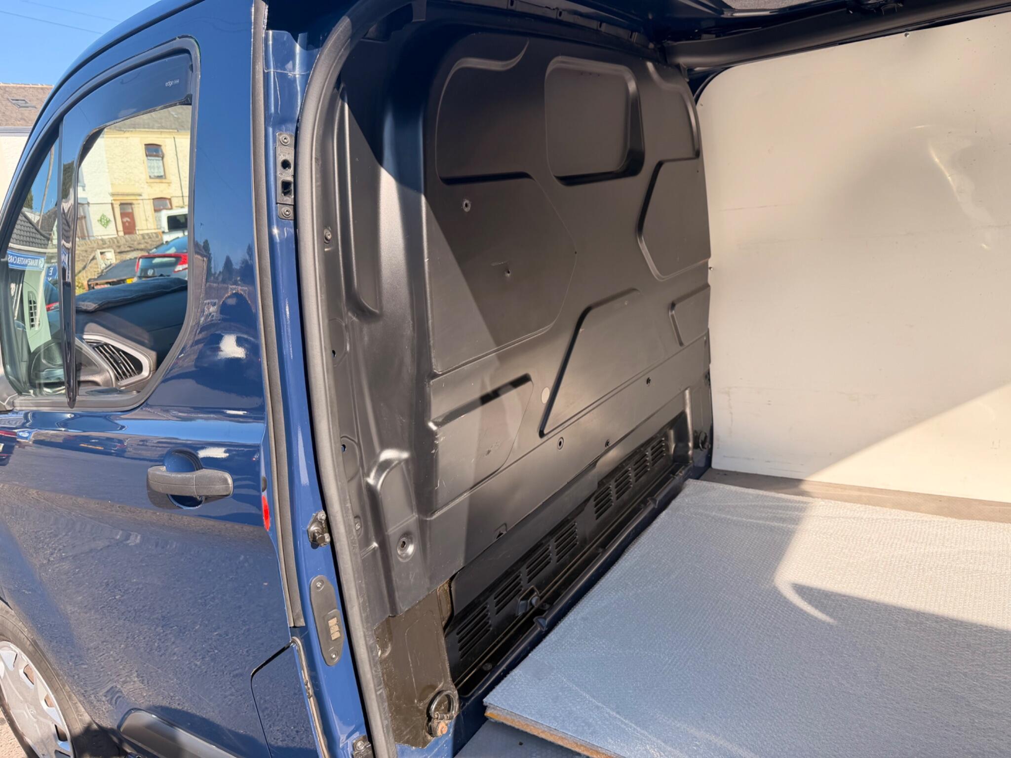 Ford Transit Custom - Image 16