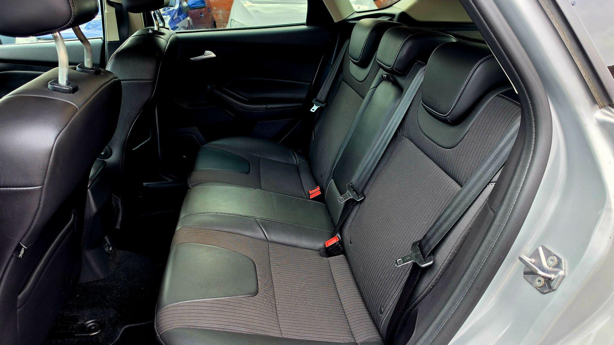Ford Focus - Image 16