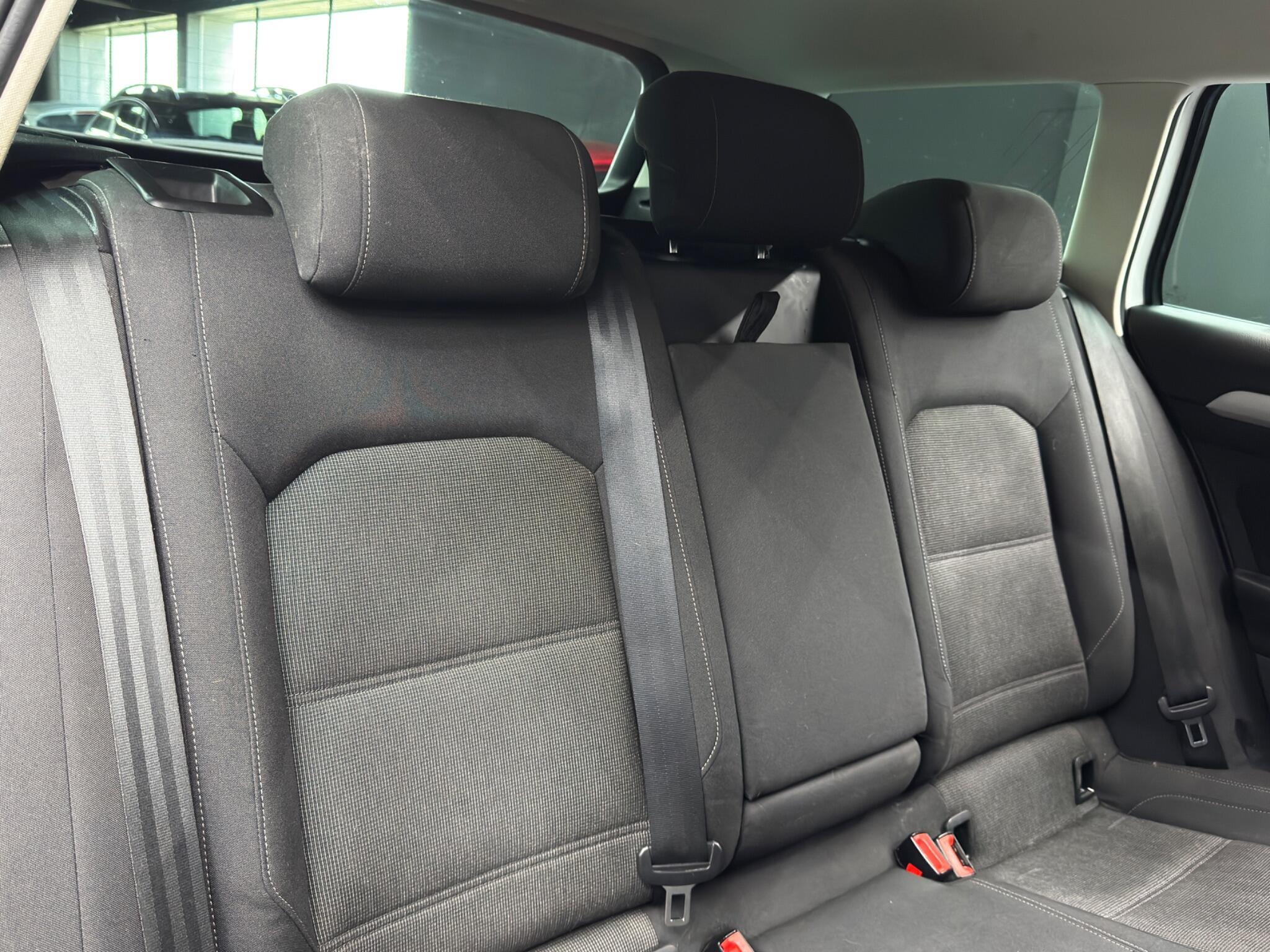 Volkswagen Passat - Image 14