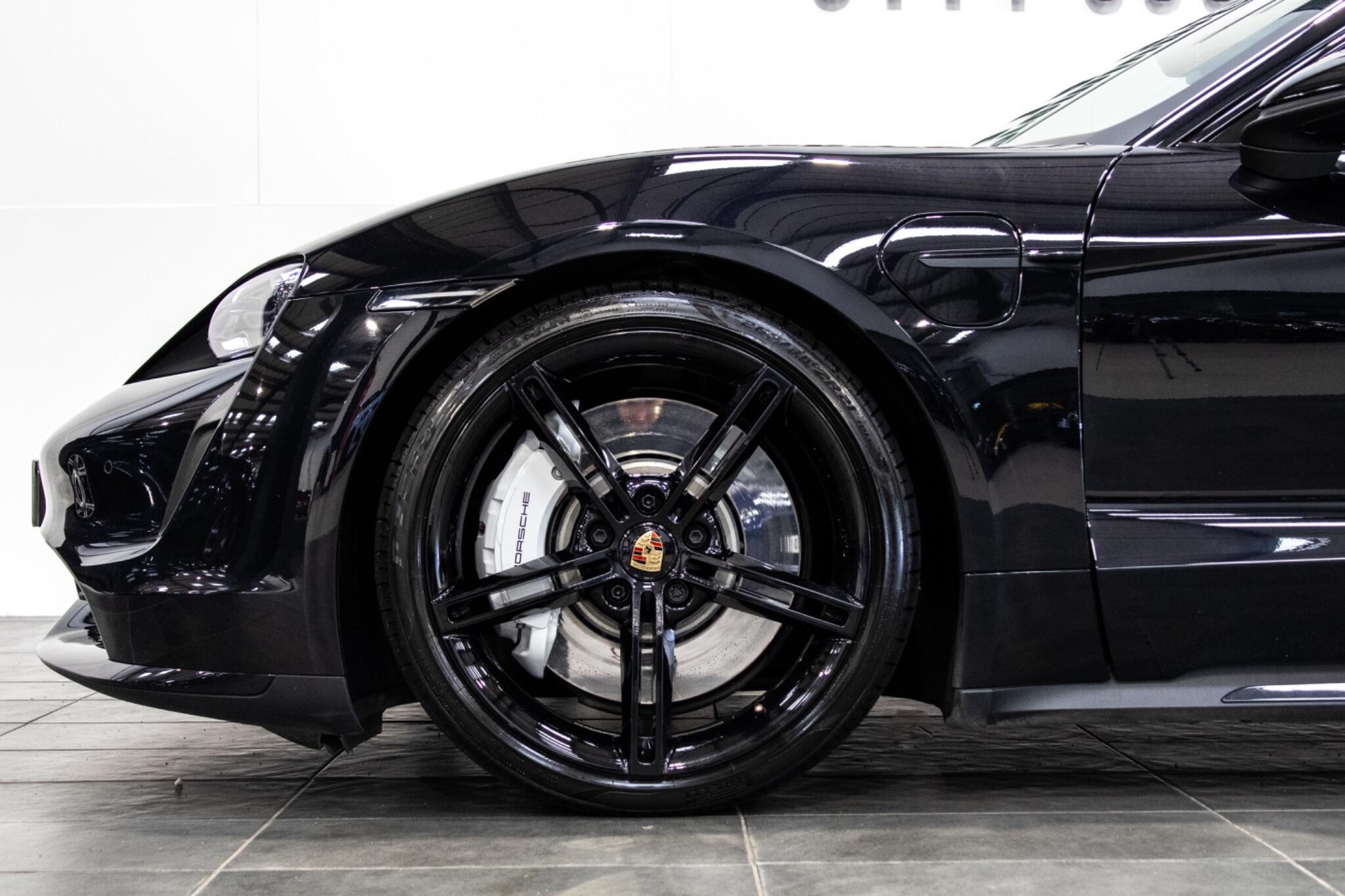 Porsche Taycan - Image 8