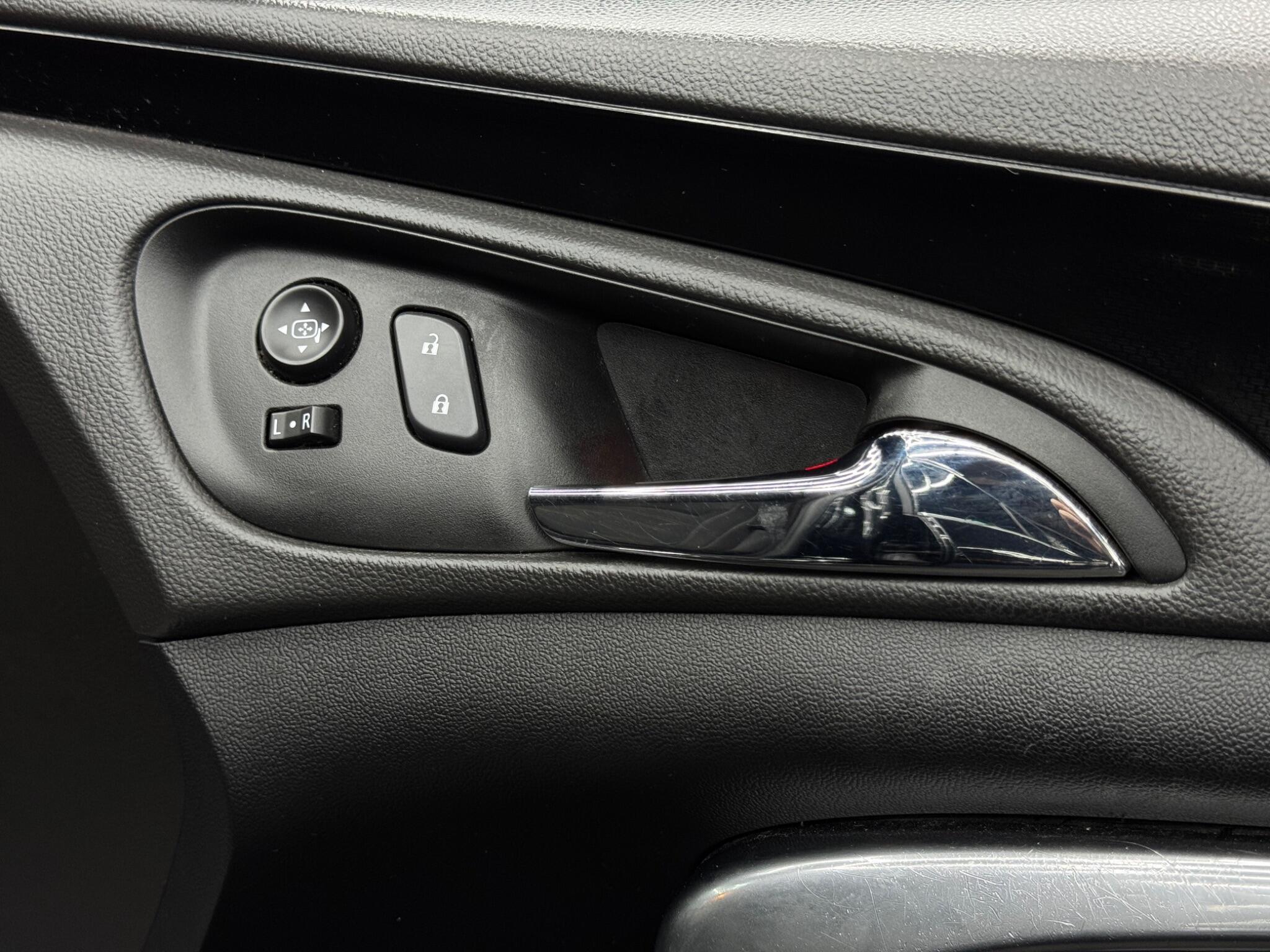 Vauxhall Insignia - Image 34