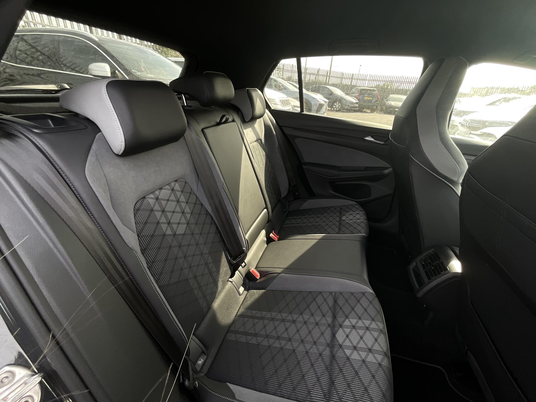 Volkswagen Golf - Image 14