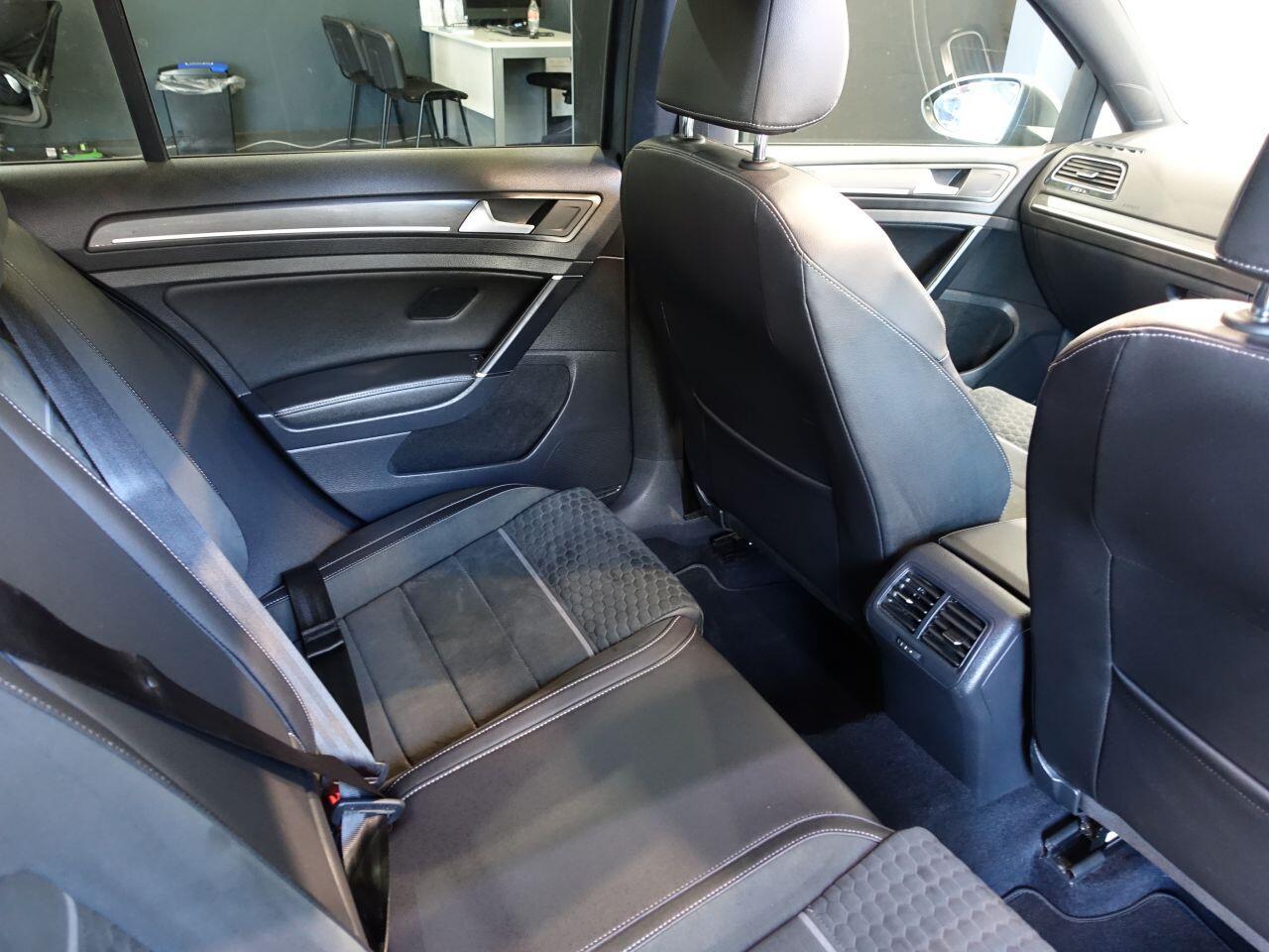 Volkswagen Golf - Image 17