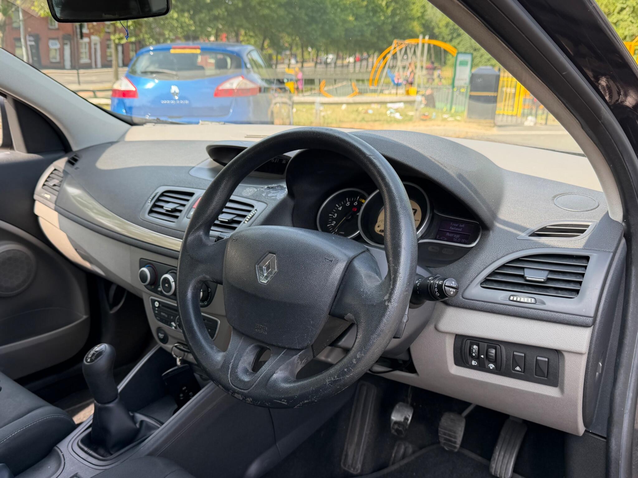 Renault Megane - Image 13