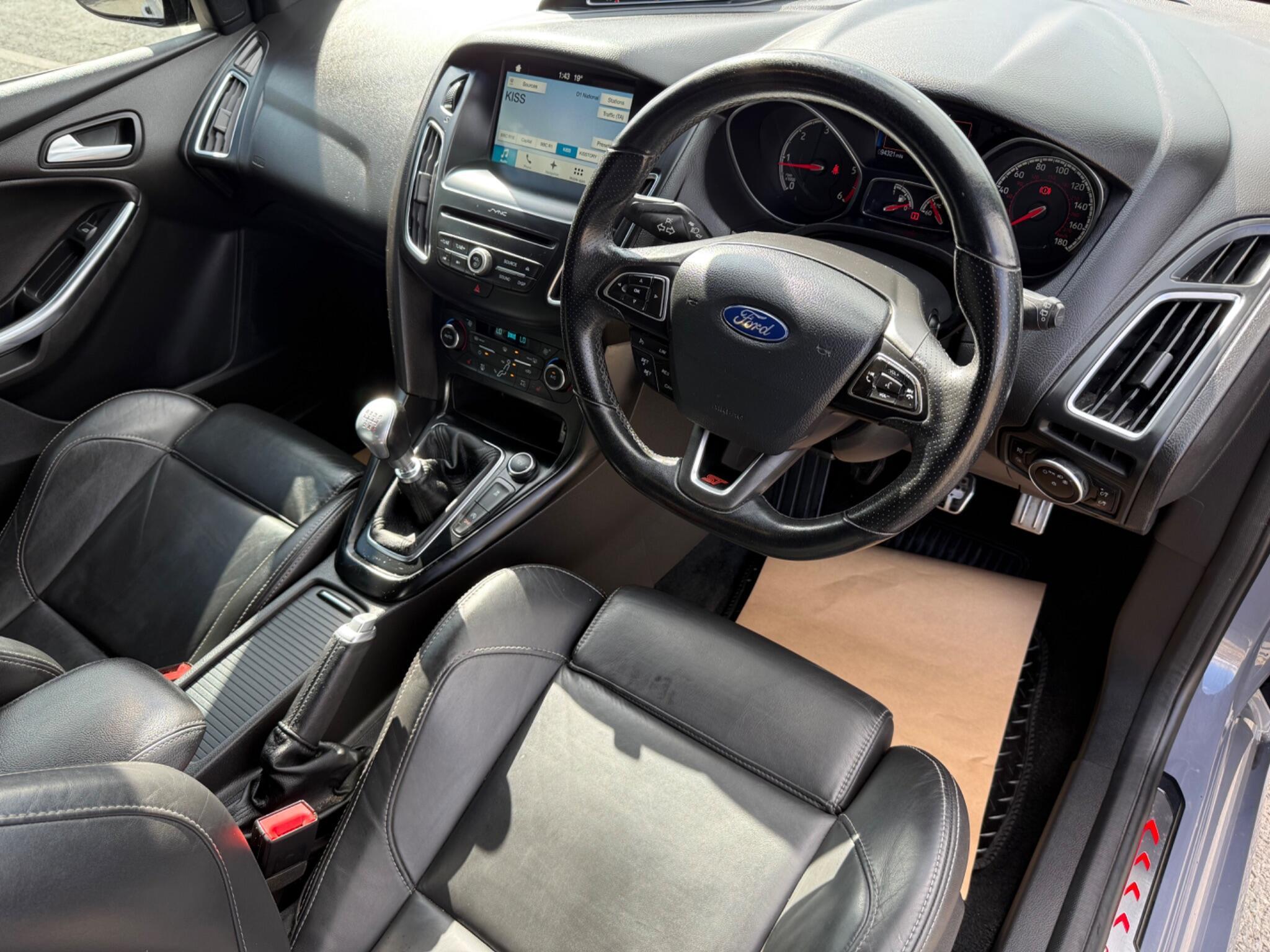 Ford Focus - Image 15
