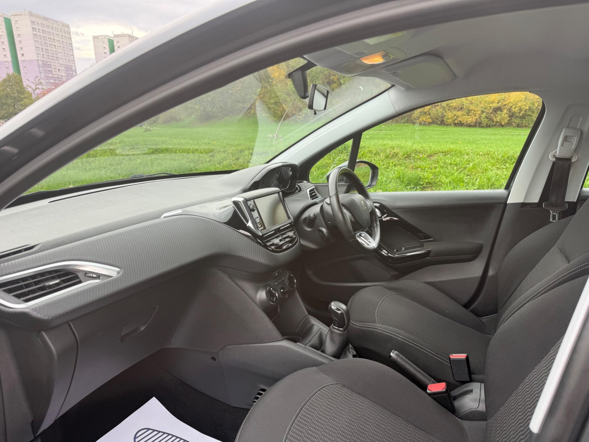 Peugeot 208 - Image 9