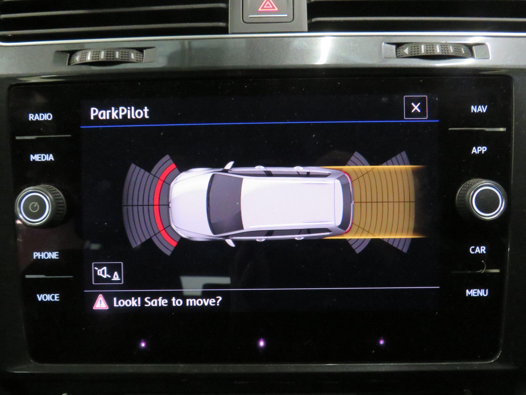Volkswagen Golf - Image 18