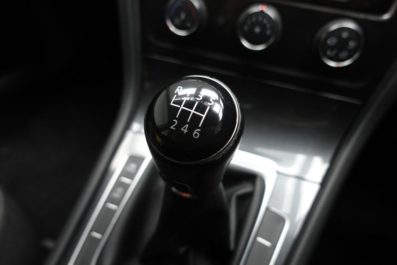 Volkswagen Golf - Image 44