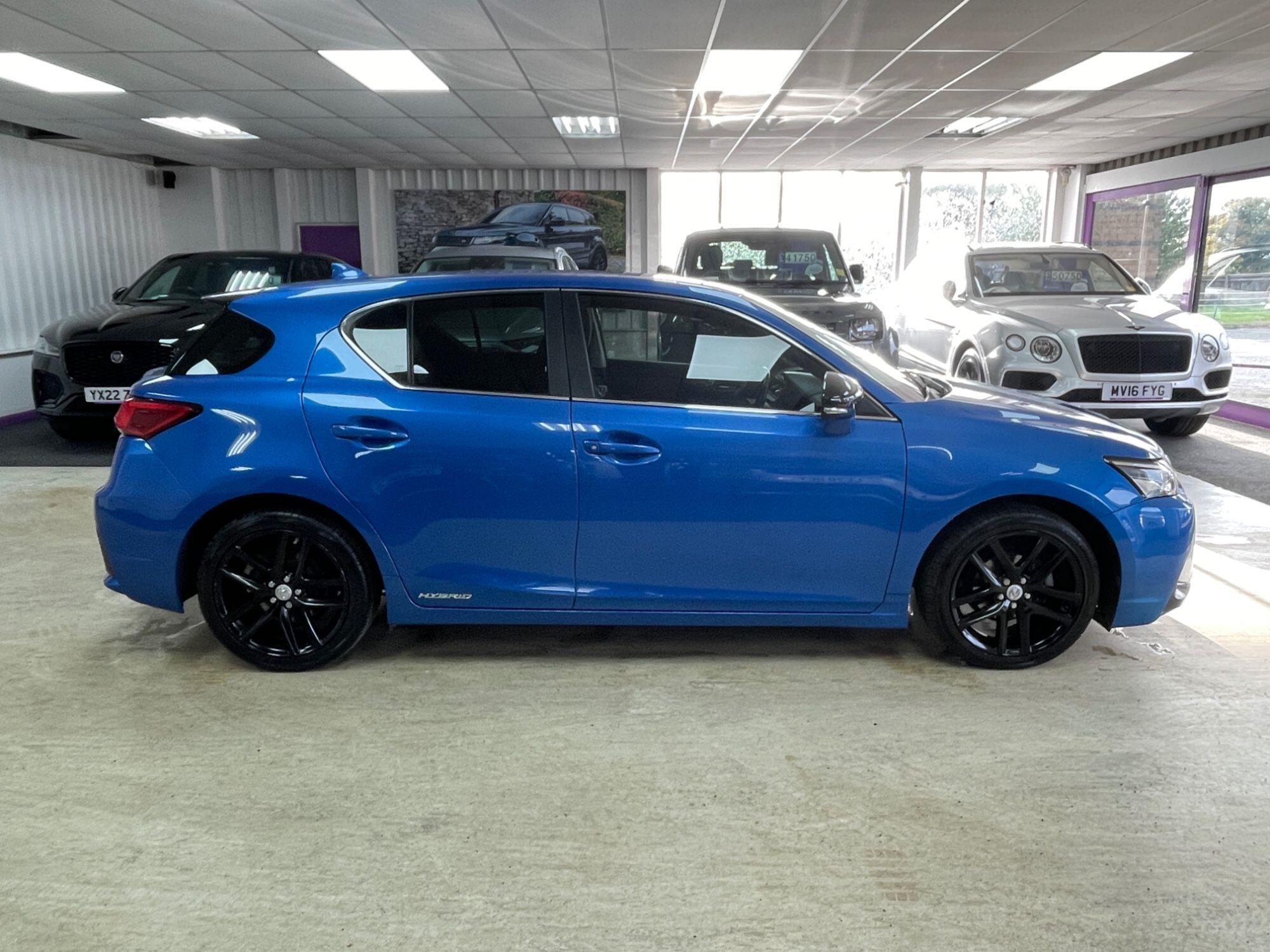 Lexus CT - Image 11