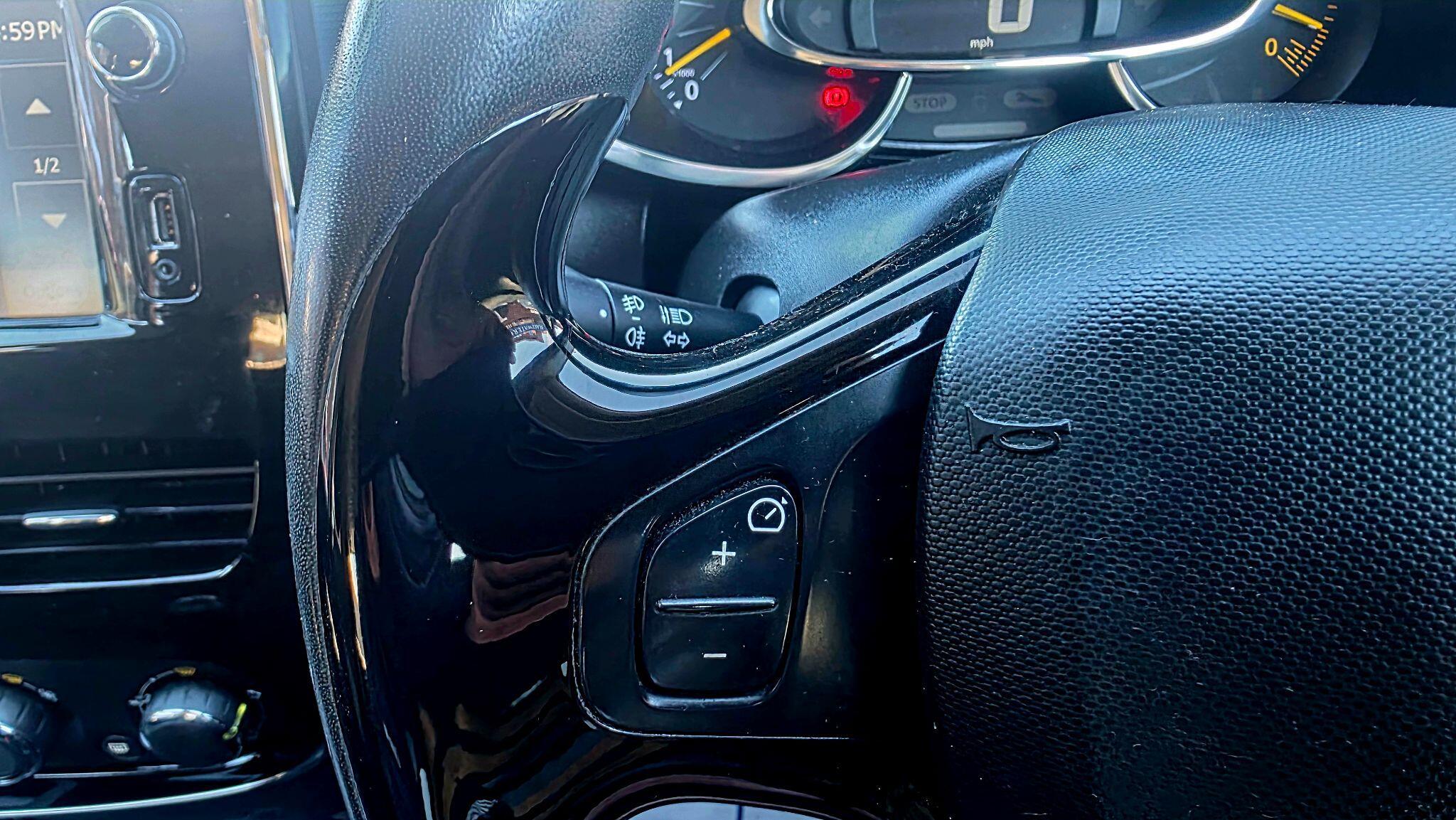 Renault Clio - Image 28