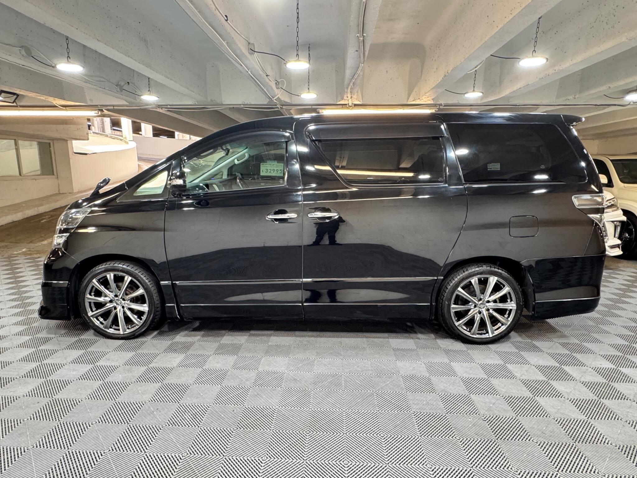 Toyota Vellfire - Image 2