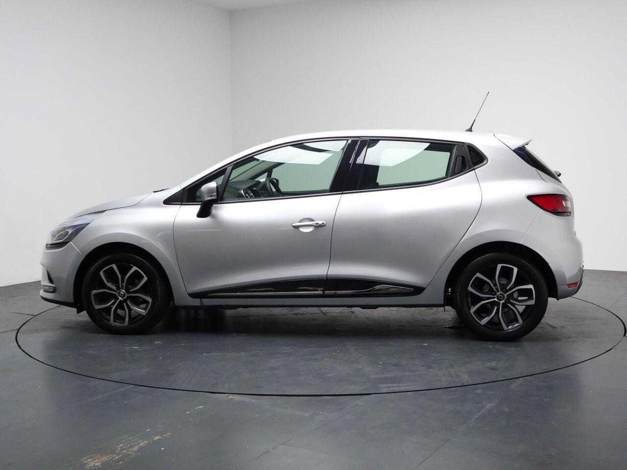 Renault Clio - Image 8