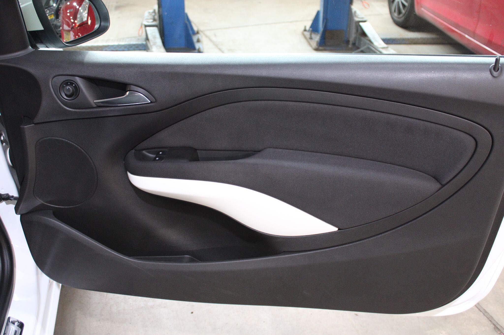 Vauxhall ADAM - Image 15