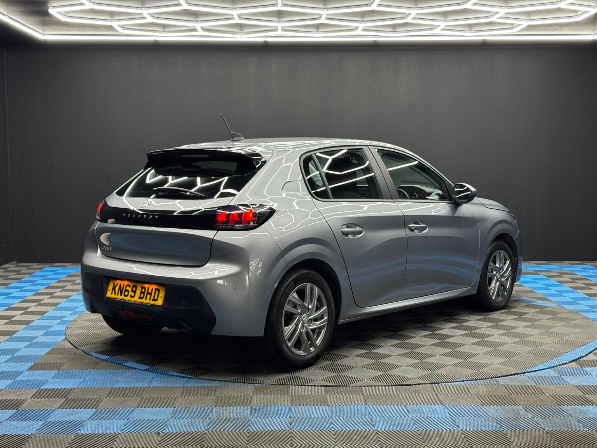 Peugeot 208 - Image 5