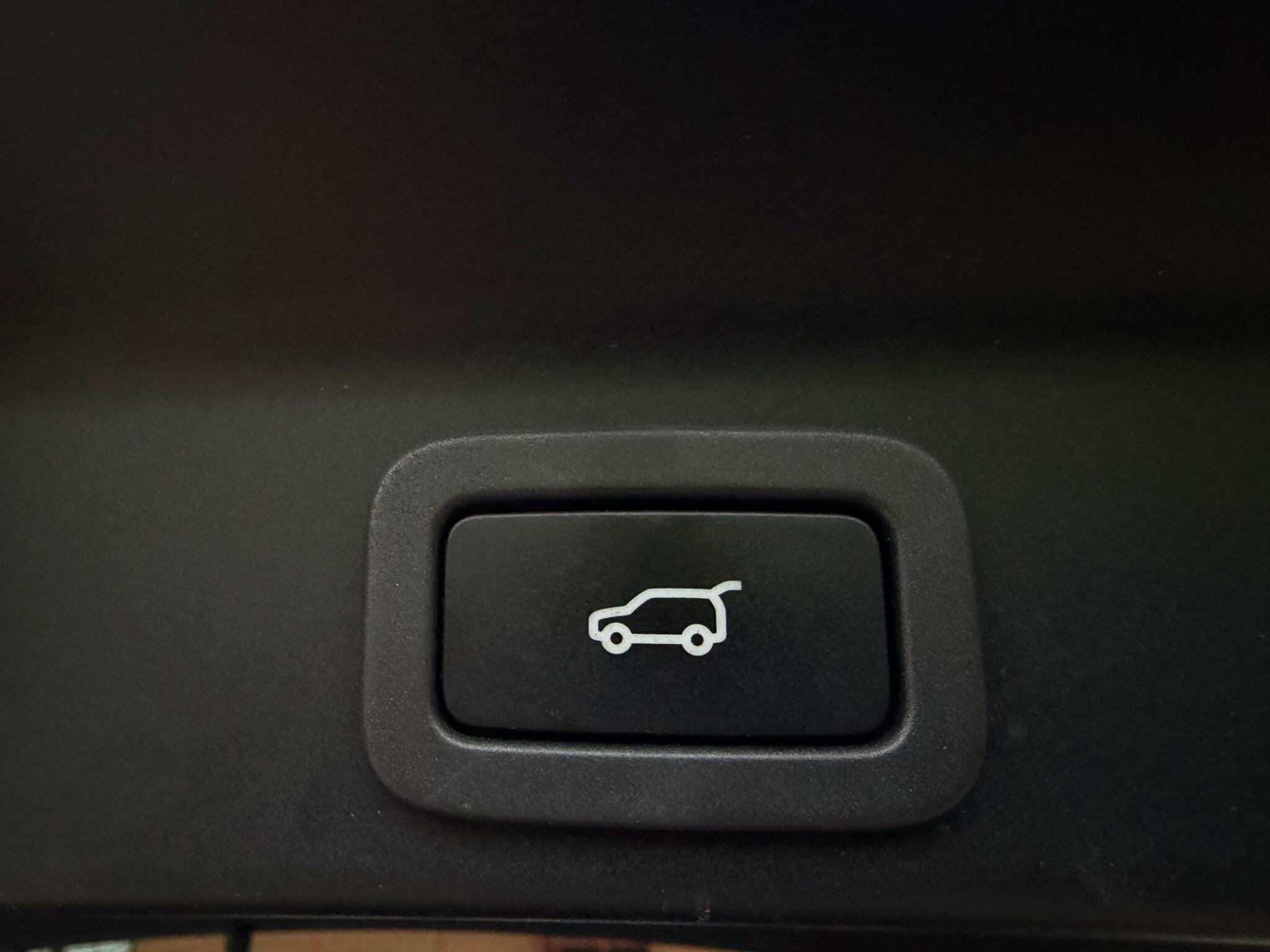 Jaguar F-Pace - Image 41