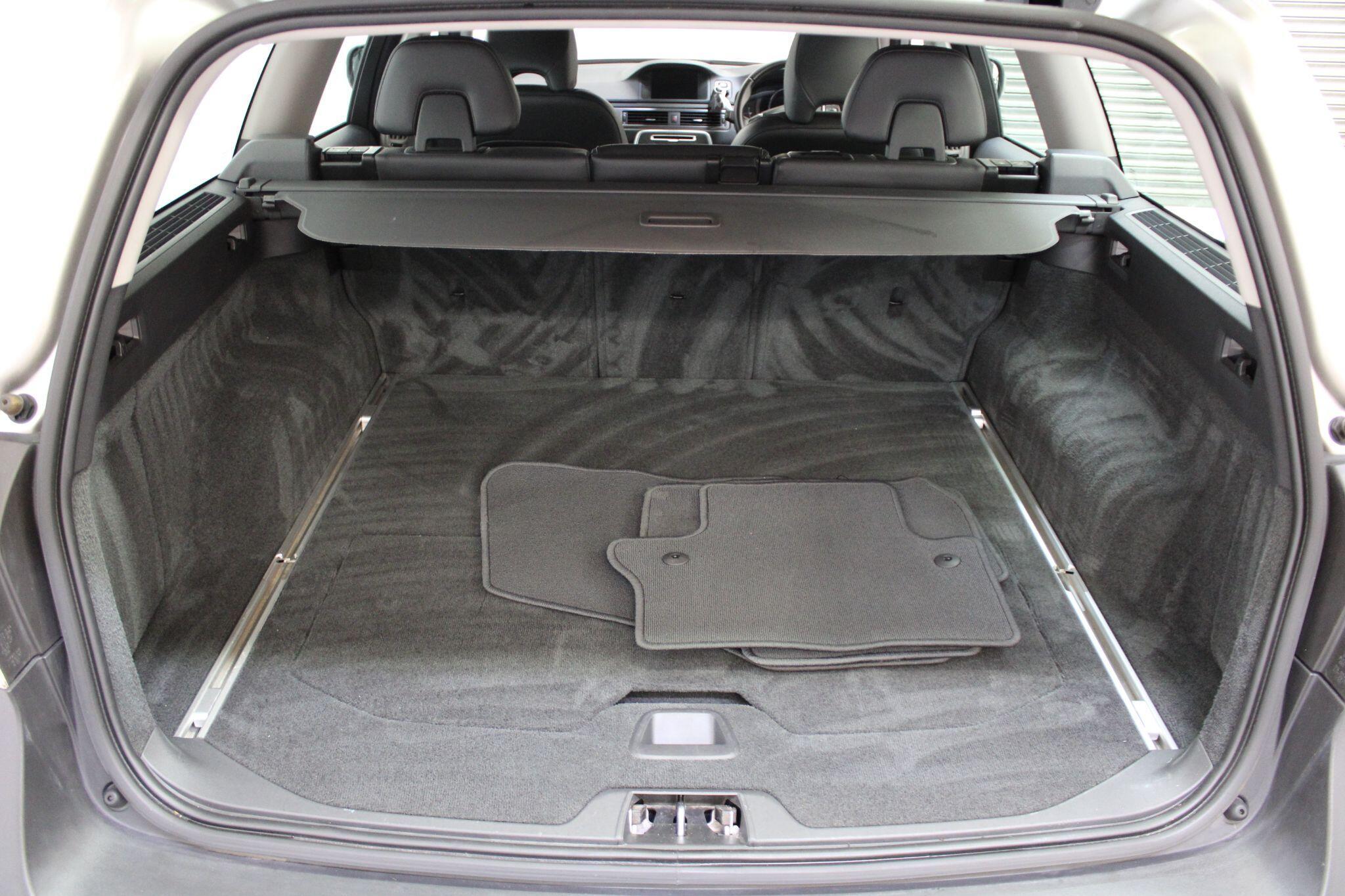 Volvo XC70 - Image 16