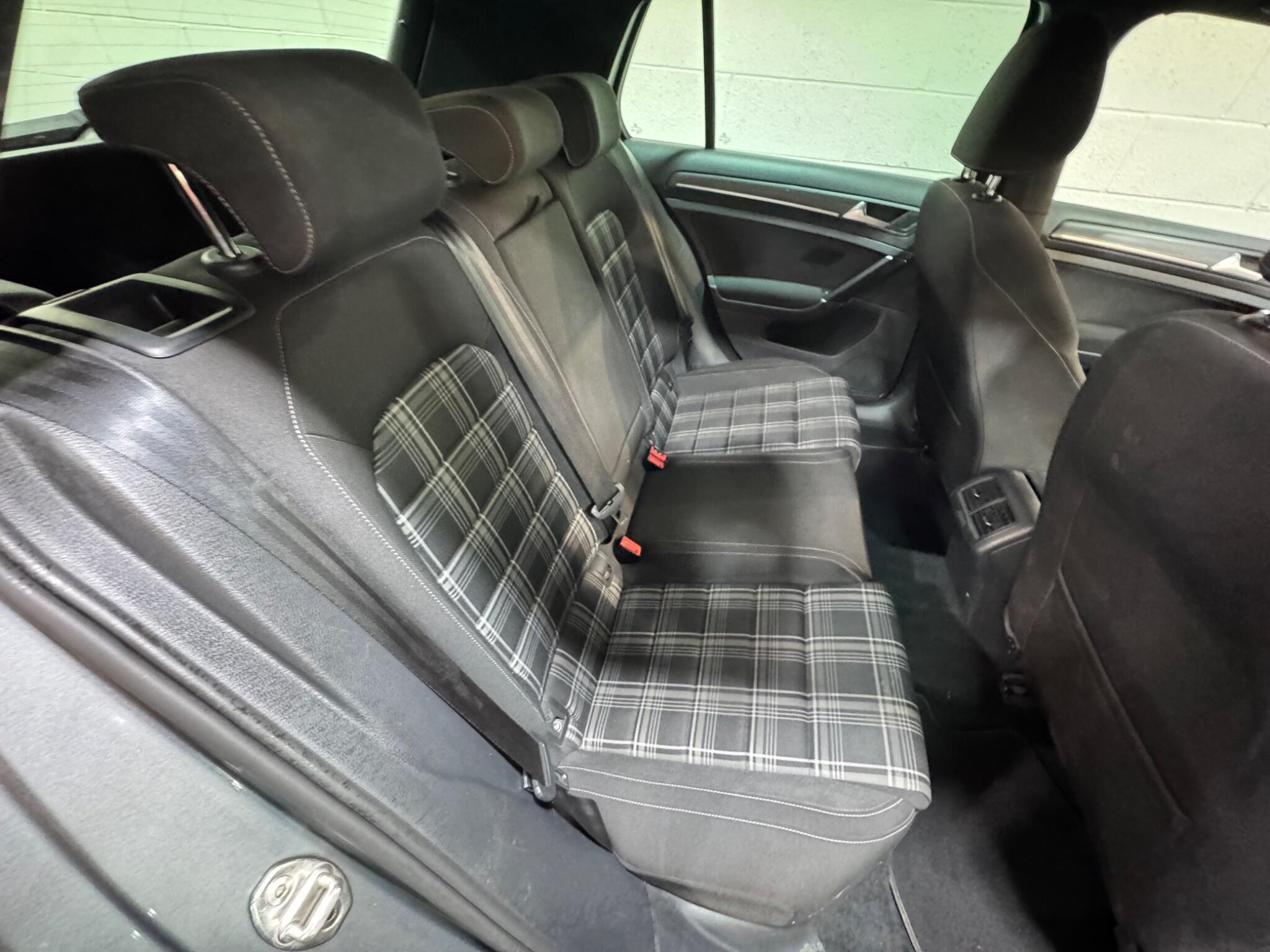 Volkswagen Golf - Image 12